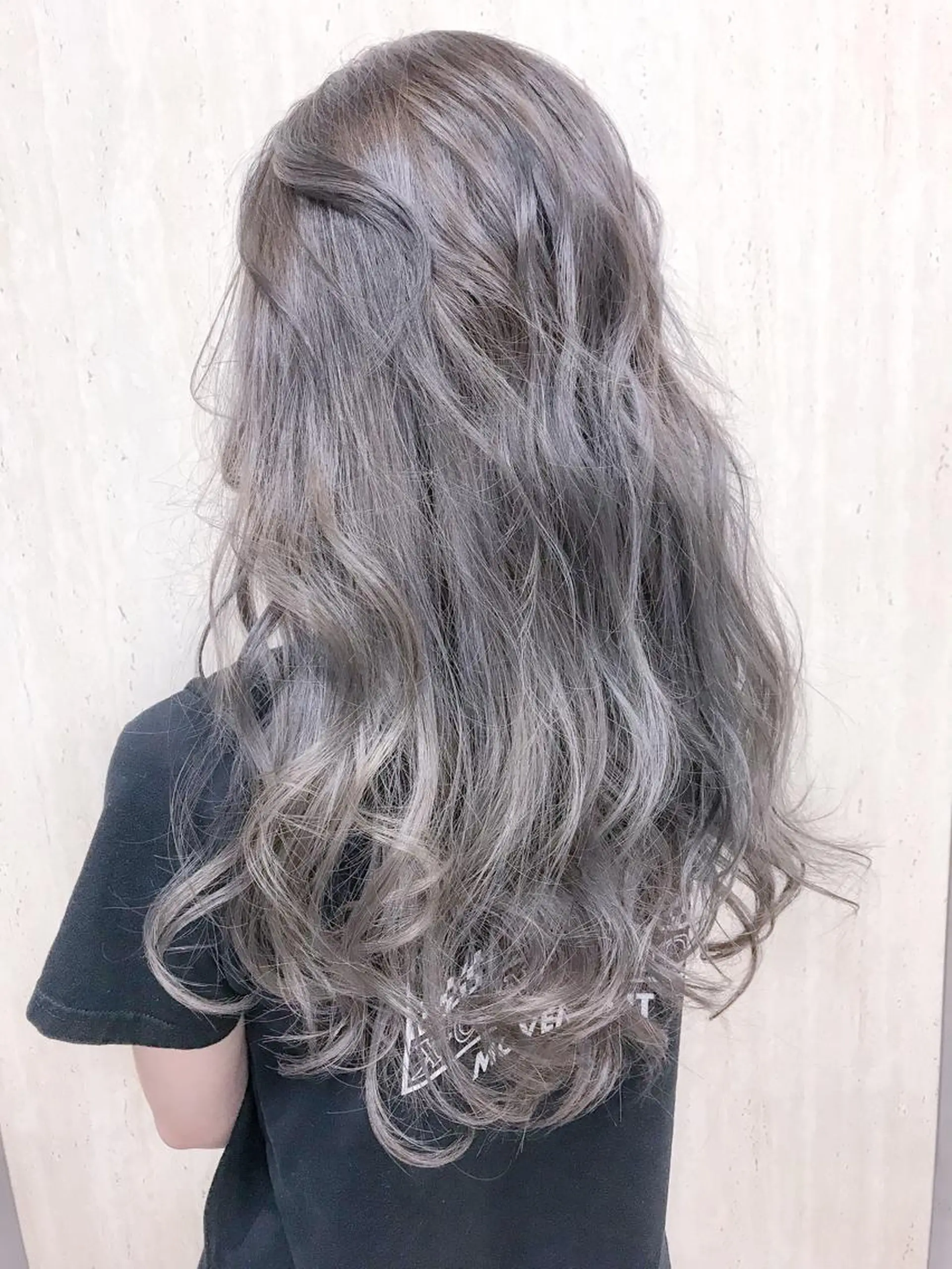 ロング カラー バレイヤージュ ブリーチ 透明感カラー レイヤーカット ヘアカラー エクステ BOX mico.のヘアスタイル