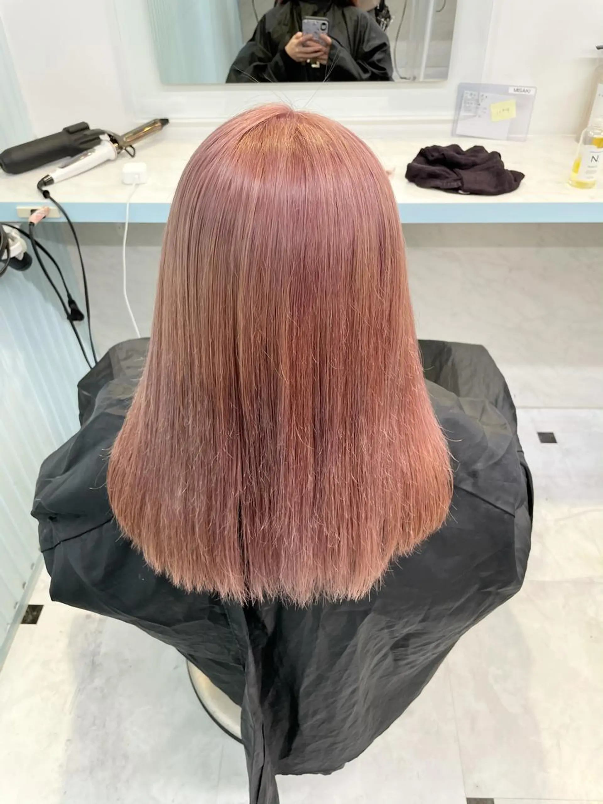 セミロング カラー 🩵ハイトーン 美咲🩵のヘアスタイル