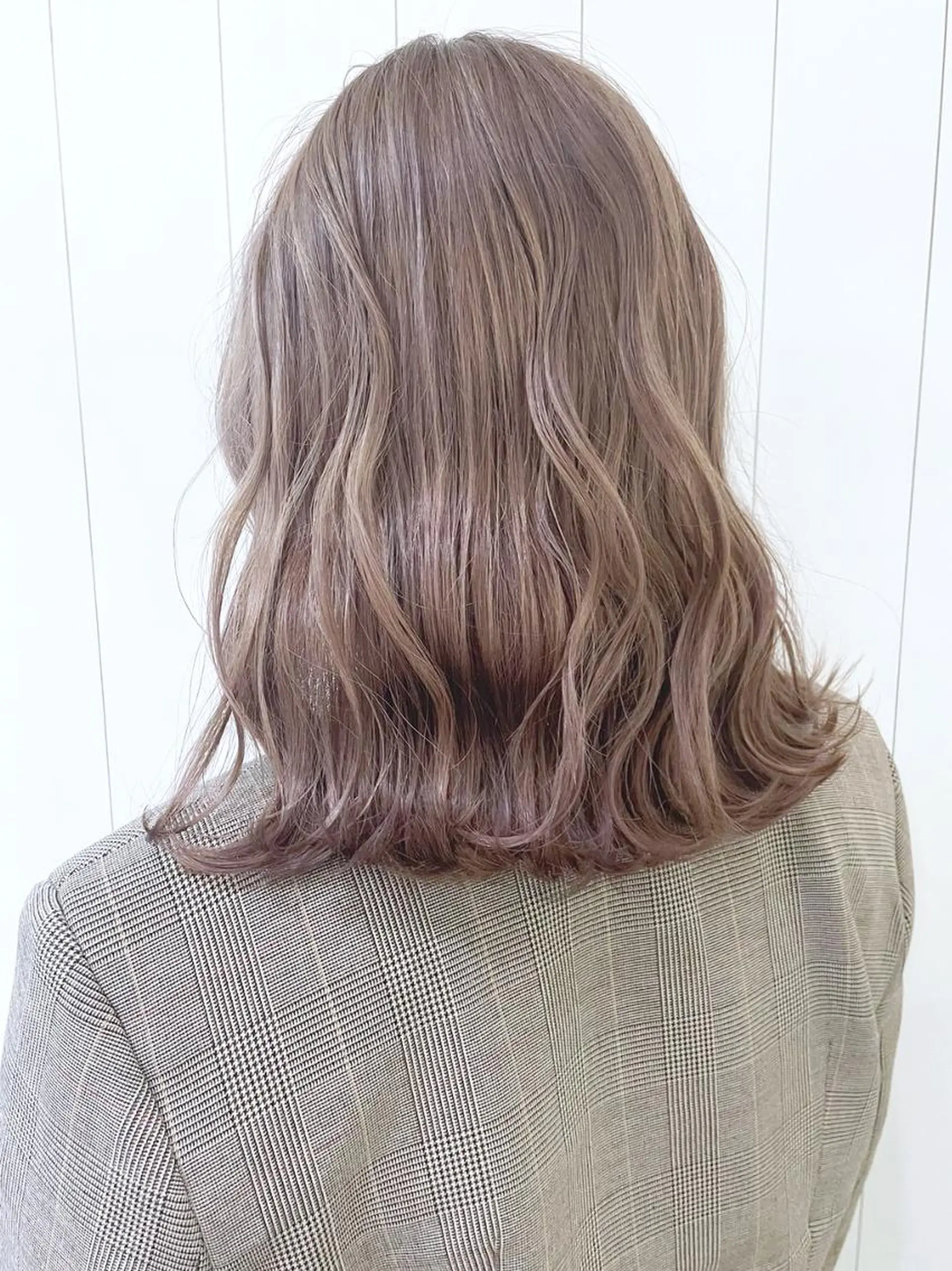 ミディアム カラー パーマ ヘアアレンジ ベージュカラー ミルクティーベージュ ITbyALBUM 藤沢店のヘアスタイル