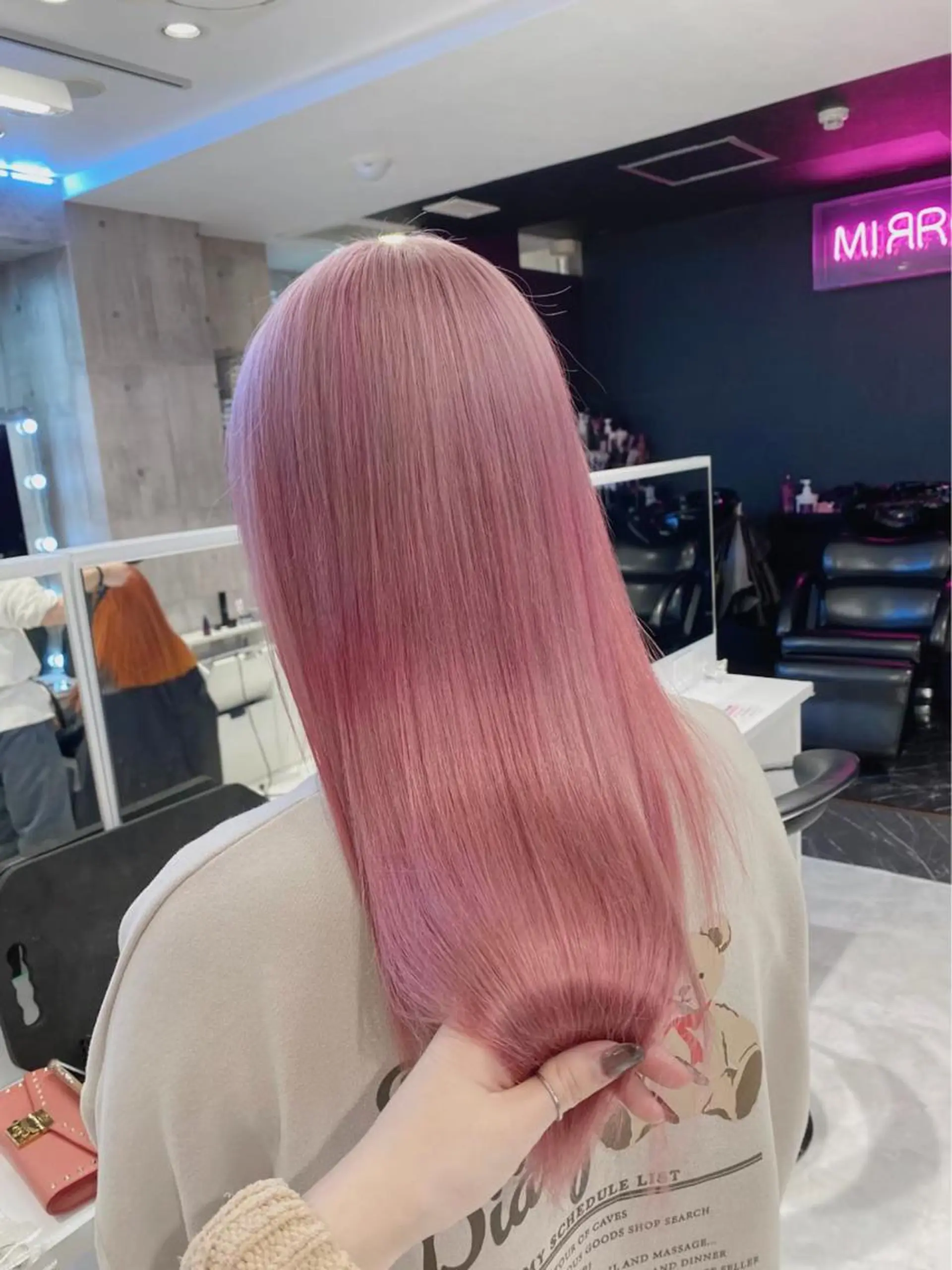 ロング 🩶 ピンクカラー/ ブロンド🩶くるみのヘアスタイル