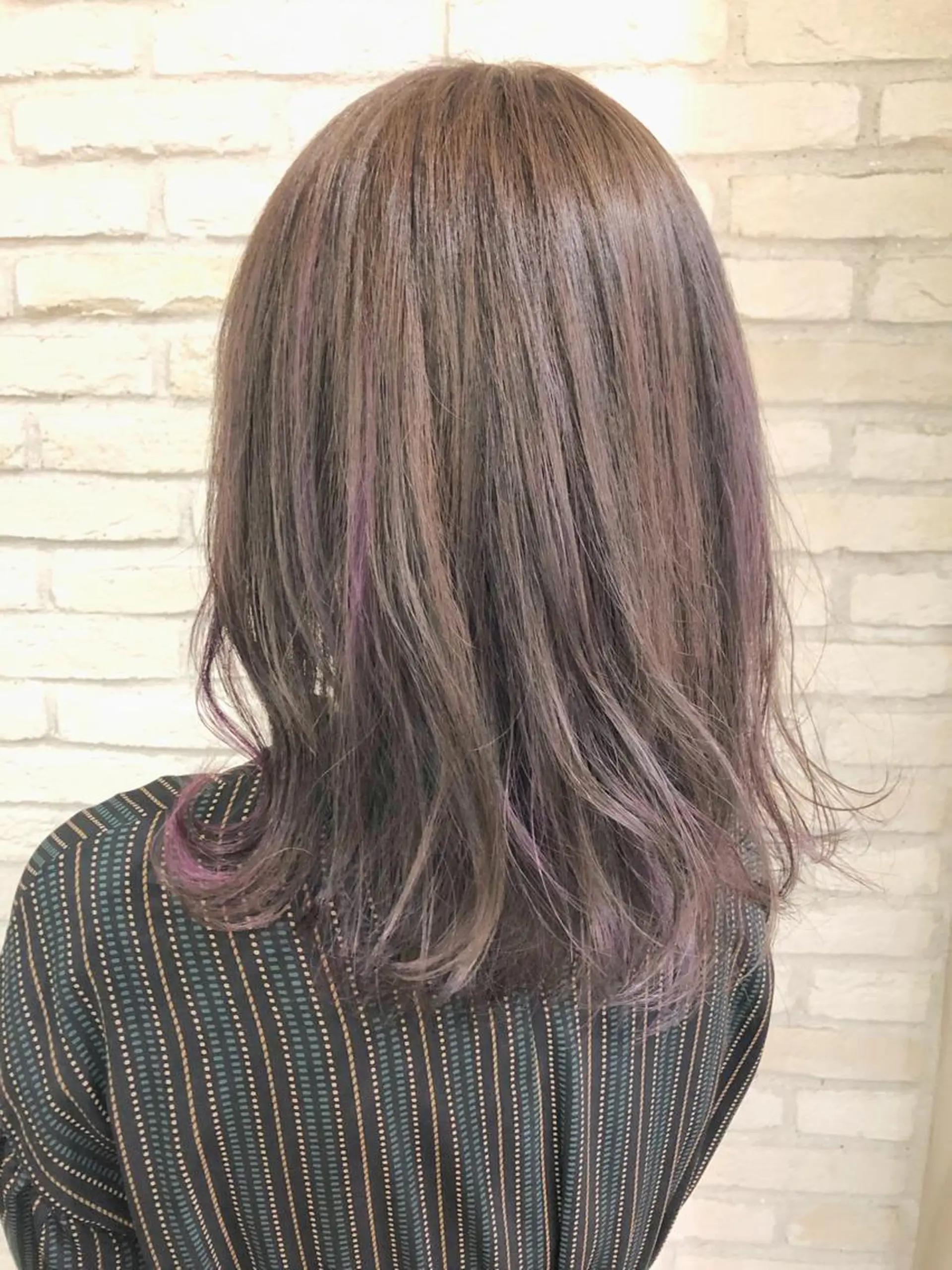 ミディアム カラー ブリーチ ハイライトカラー ラベンダーカラー パープルカラー ハイライト oggi +KENJE所属・大平 美沙のヘアスタイル