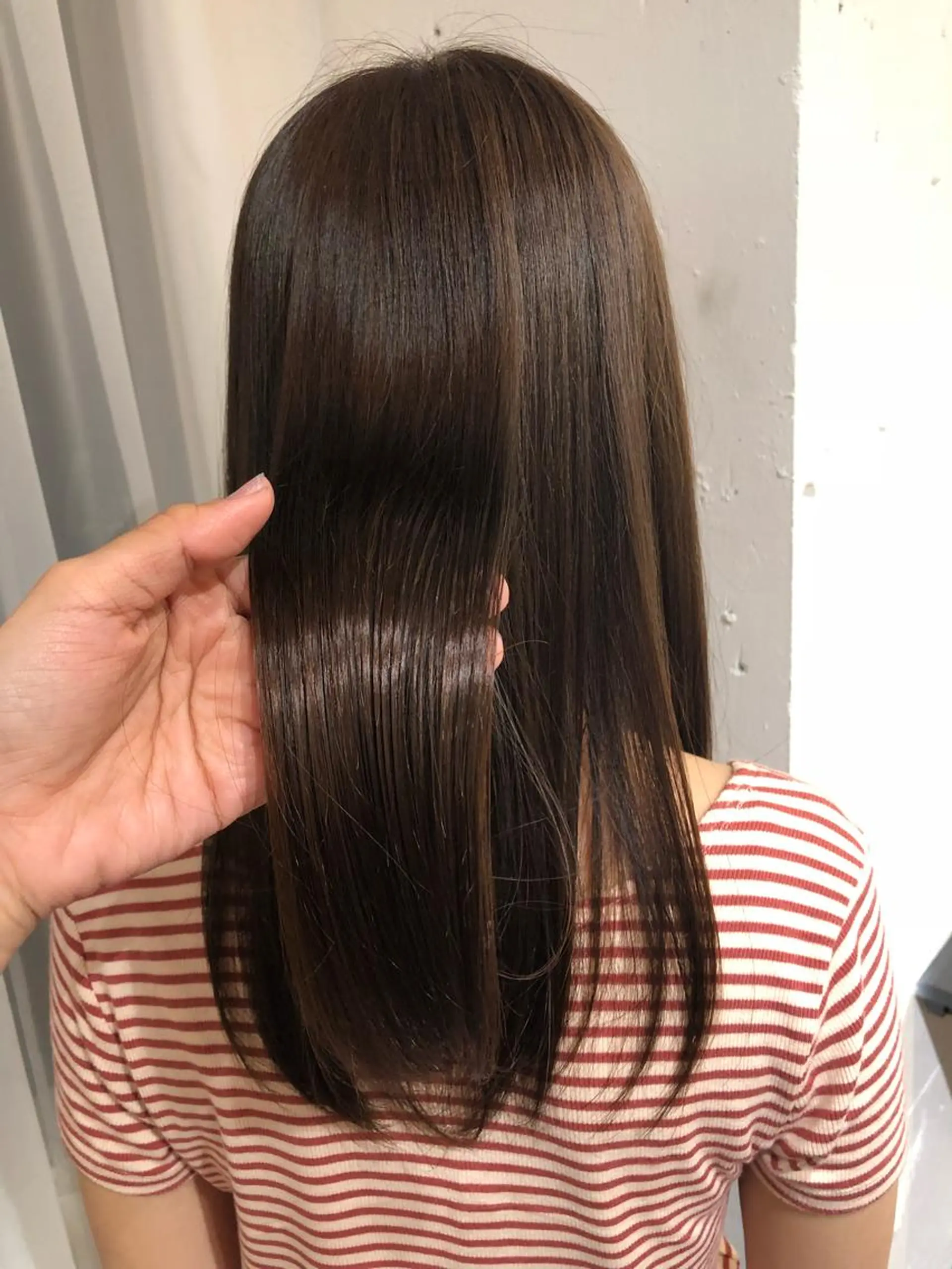 カラー 梅田ハイトーン チダ ヒナノのヘアスタイル