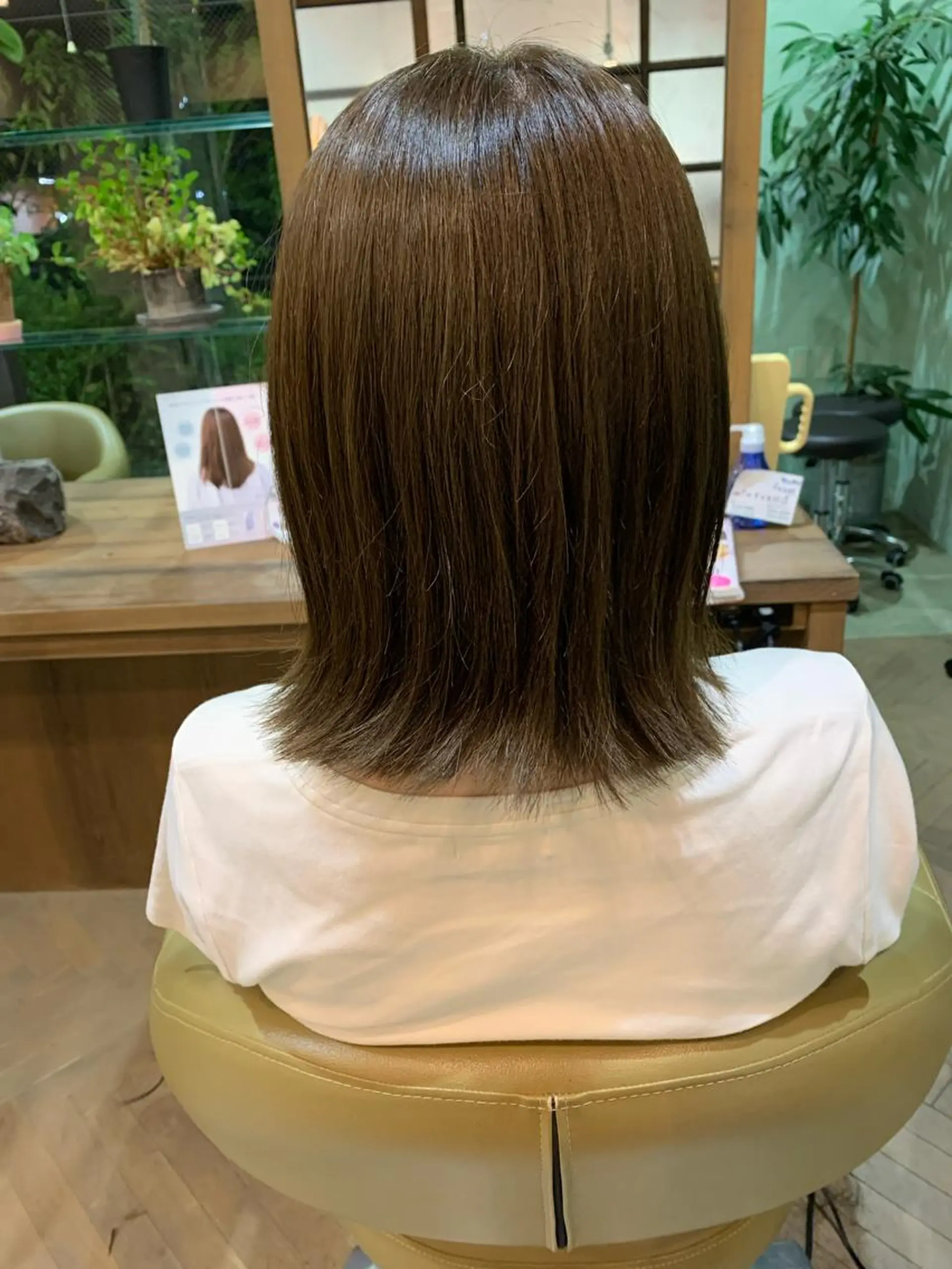 ミディアム カラー アッシュ ベージュカラー 礒谷 夏帆のヘアスタイル