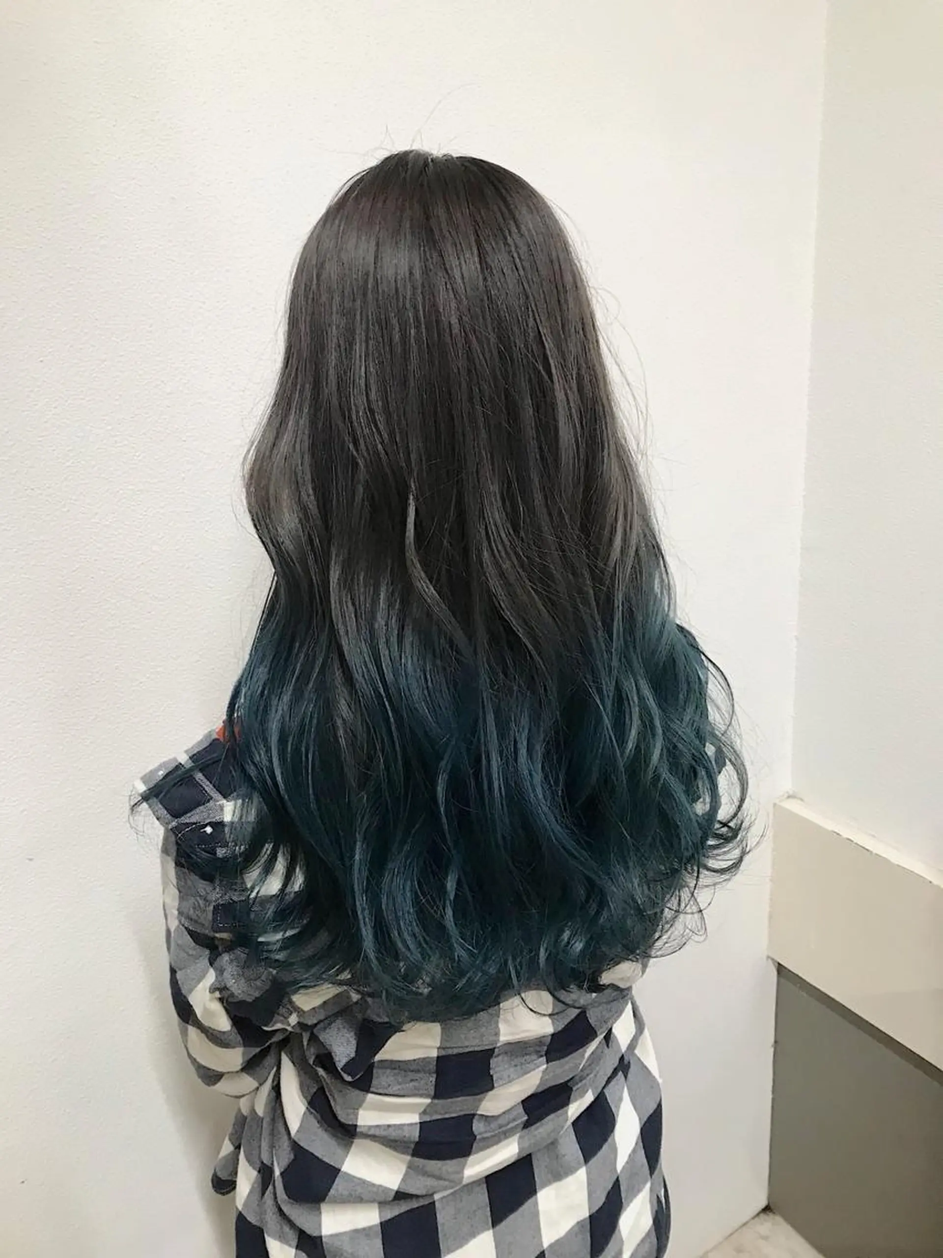 セミロング カラー ブルーカラー グラデーションカラー ヘアカラー トリートメント lani 天神大名/ブリーチのヘアスタイル