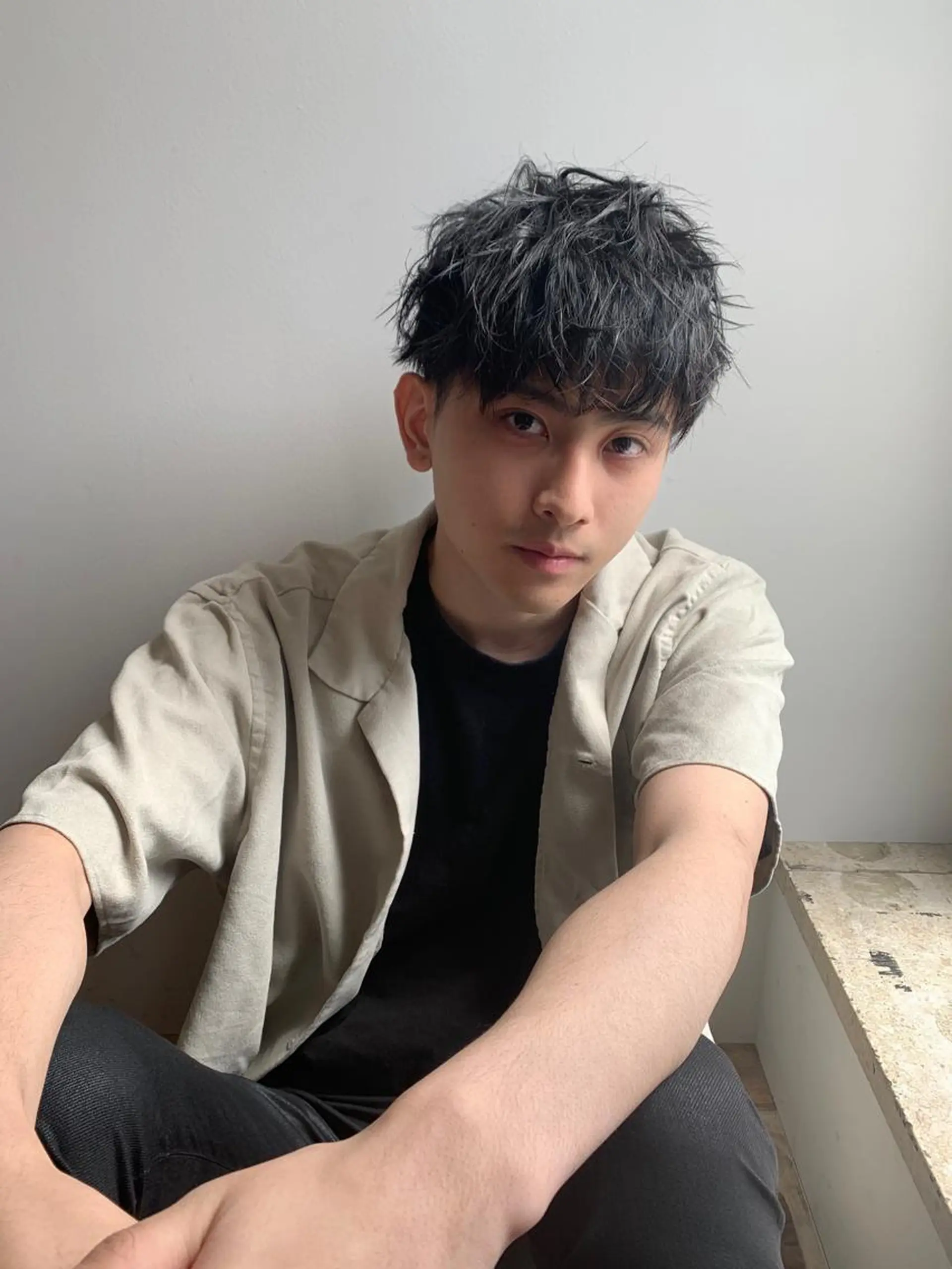 パーマ メンズ センターパート コンマヘア マッシュウルフ マッシュ メンズパーマ Chill所属・三矢 ちなつのヘアスタイル