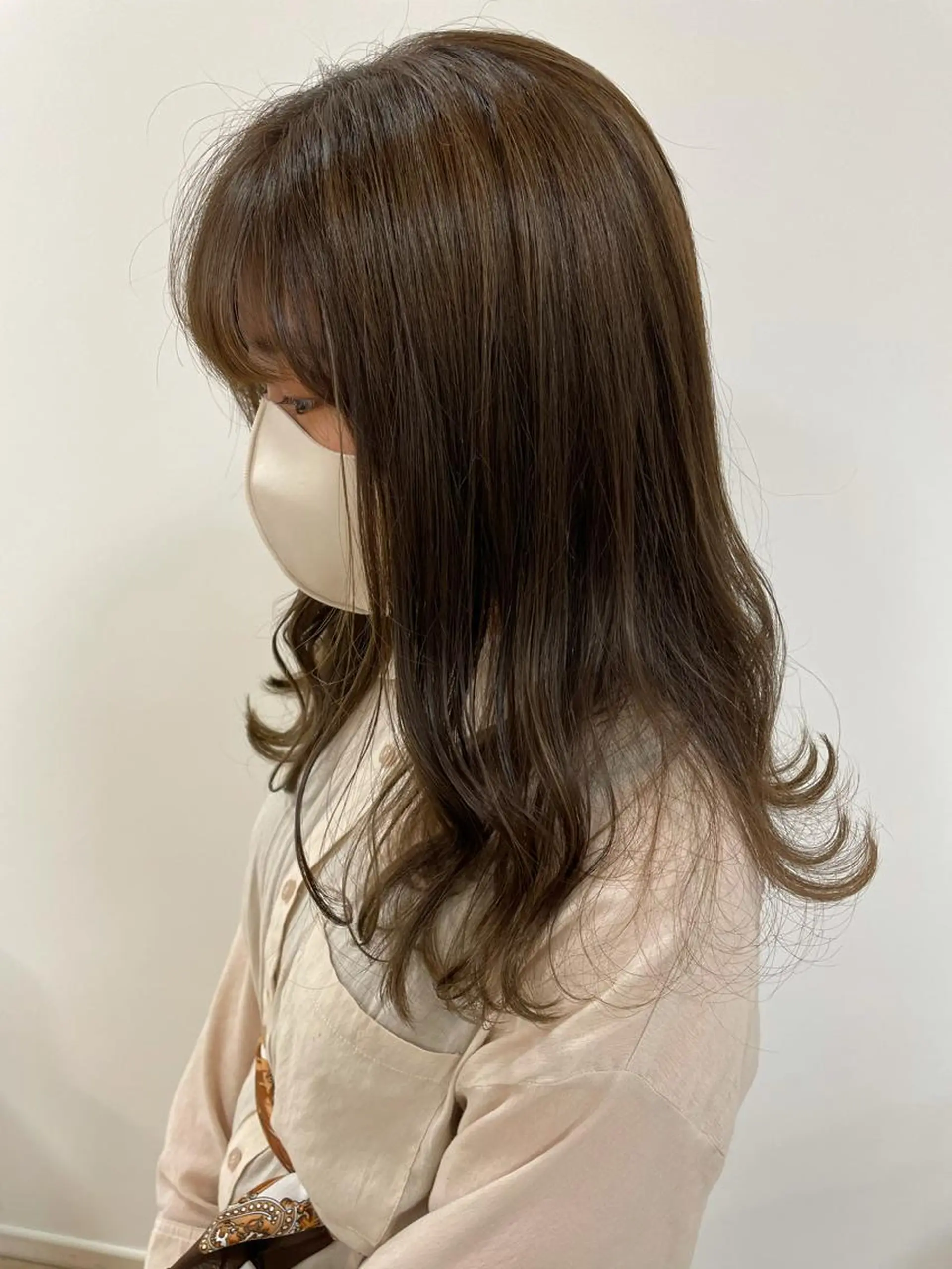 ロング カラー ヘアカラー 顔まわりカット✄ ベージュカラー🧸のヘアスタイル