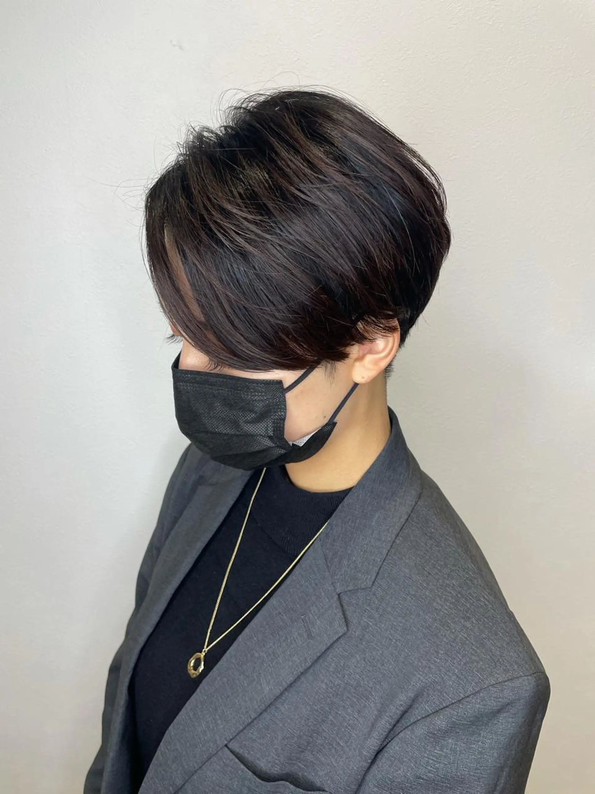 ショート ヘアカラー yuuto🌈 冬の透け感カラーのヘアスタイル