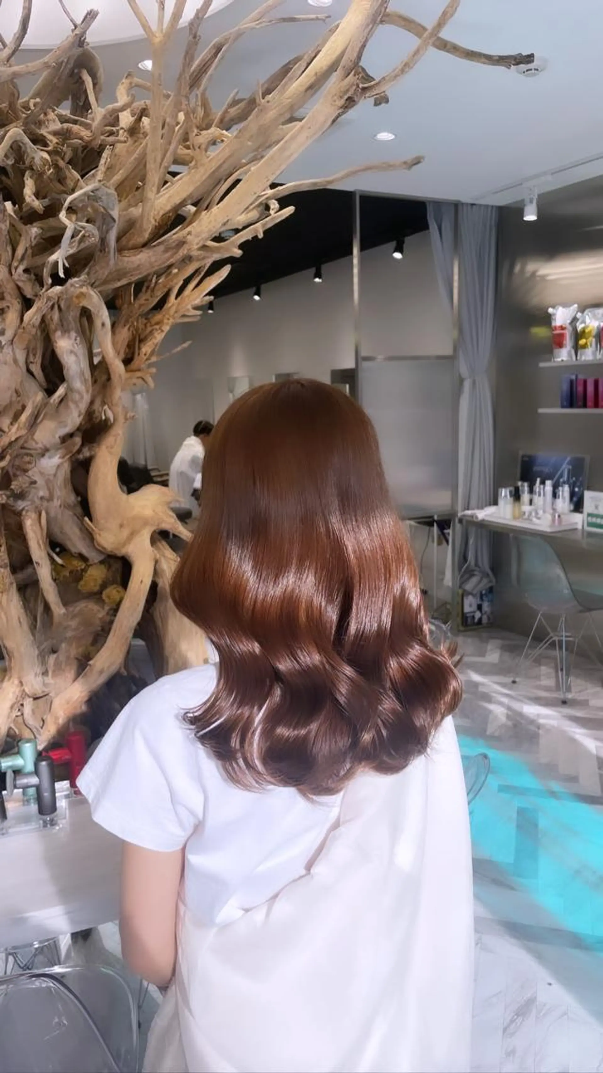 セミロング ヘアカラー クルミ/ 💕ワンホンネイルのネイルデザイン