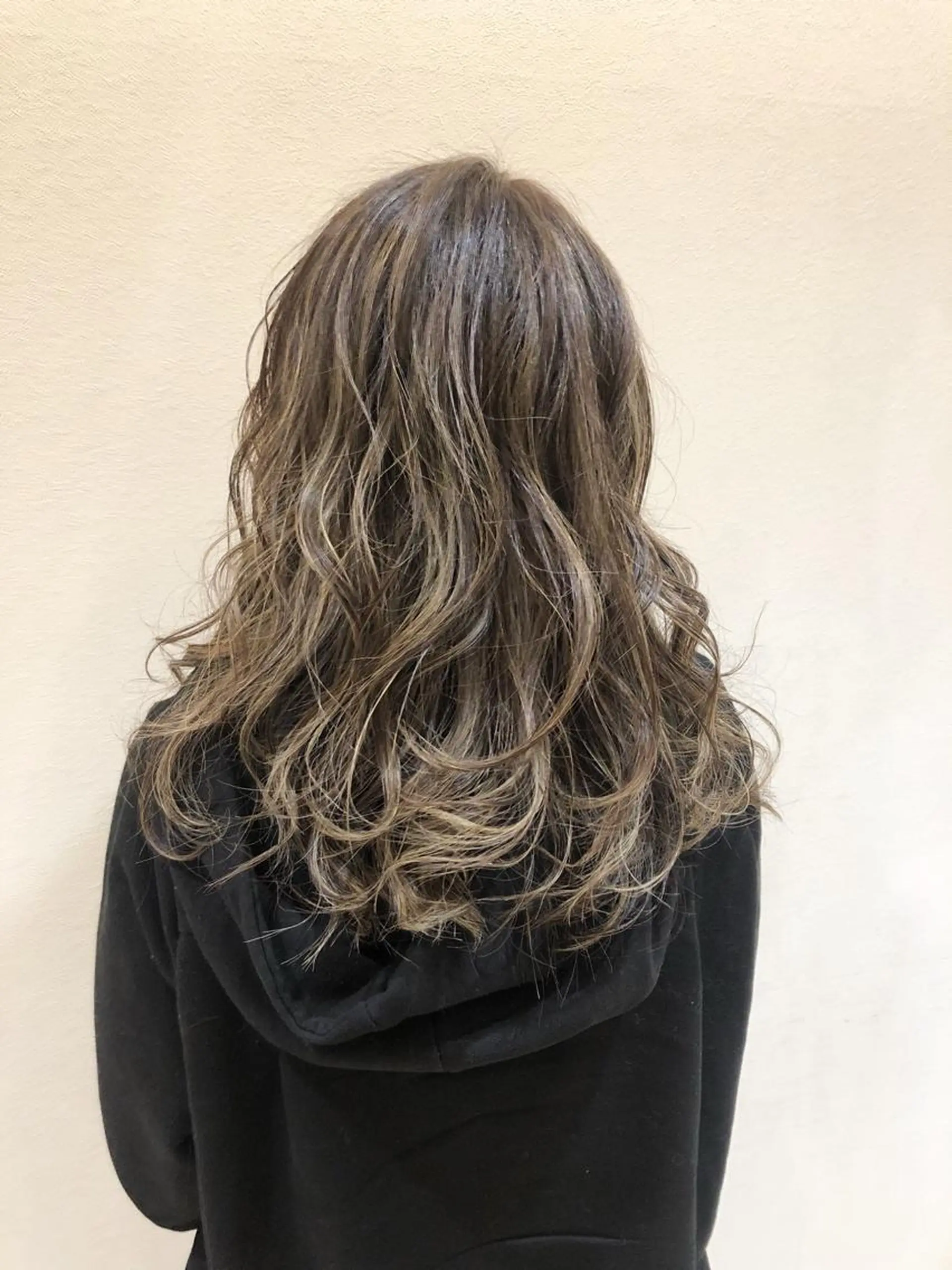 セミロング カラー 透明感カラー ハイライトカラー ハイライト 足立 小百合のヘアスタイル