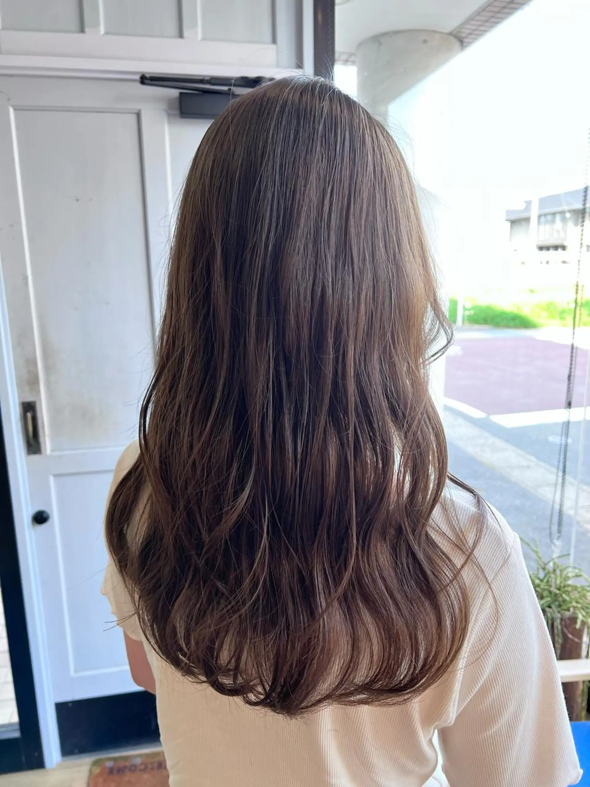 ロング カラー ブリーチ ブラウンカラー ダブルカラー ブリーチなしカラー オリーブブラウン ヘアカラー トリートメント ツキダテ ユイのヘアスタイル