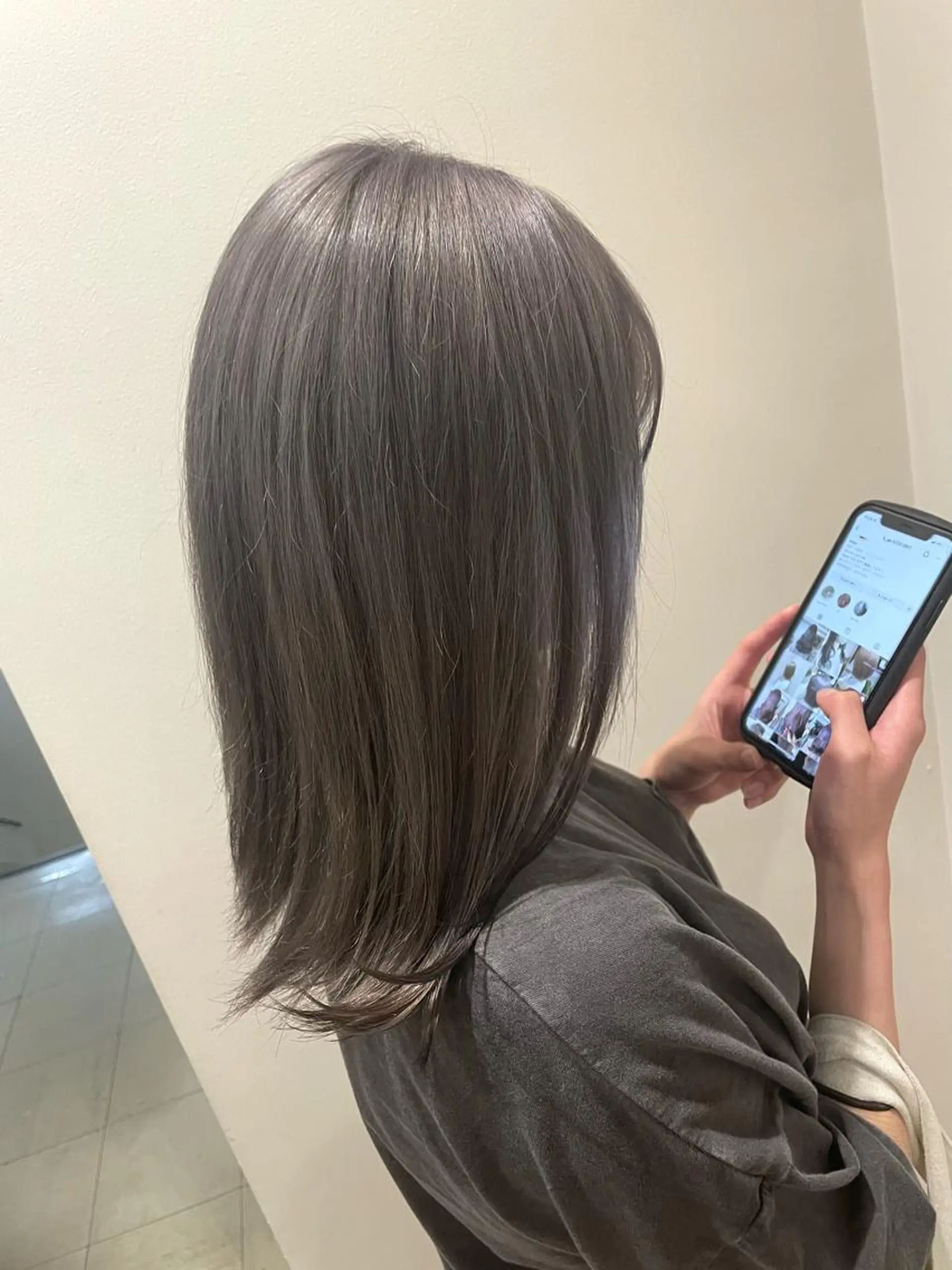 ミディアム カラー ヘアアレンジ グレージュ シルバー シルバーグレージュ ヘアカラー トリートメント ヘアセット 🎍カトウ ケイゴ🎍のヘアスタイル