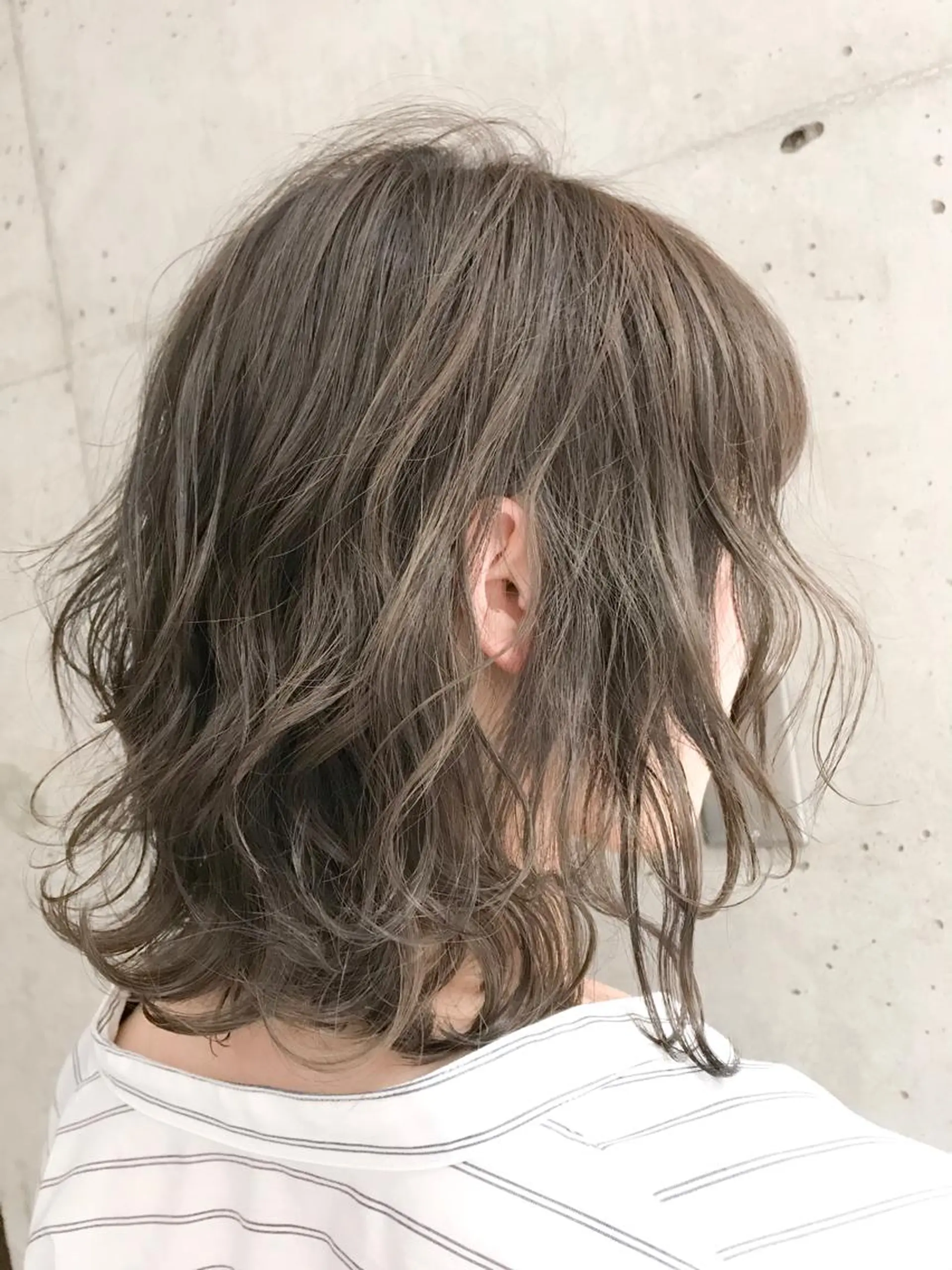ミディアム カラー ヘアアレンジ ベージュカラー フォギーベージュ カット ヘアカラー トリートメント 今井 由佳のヘアスタイル