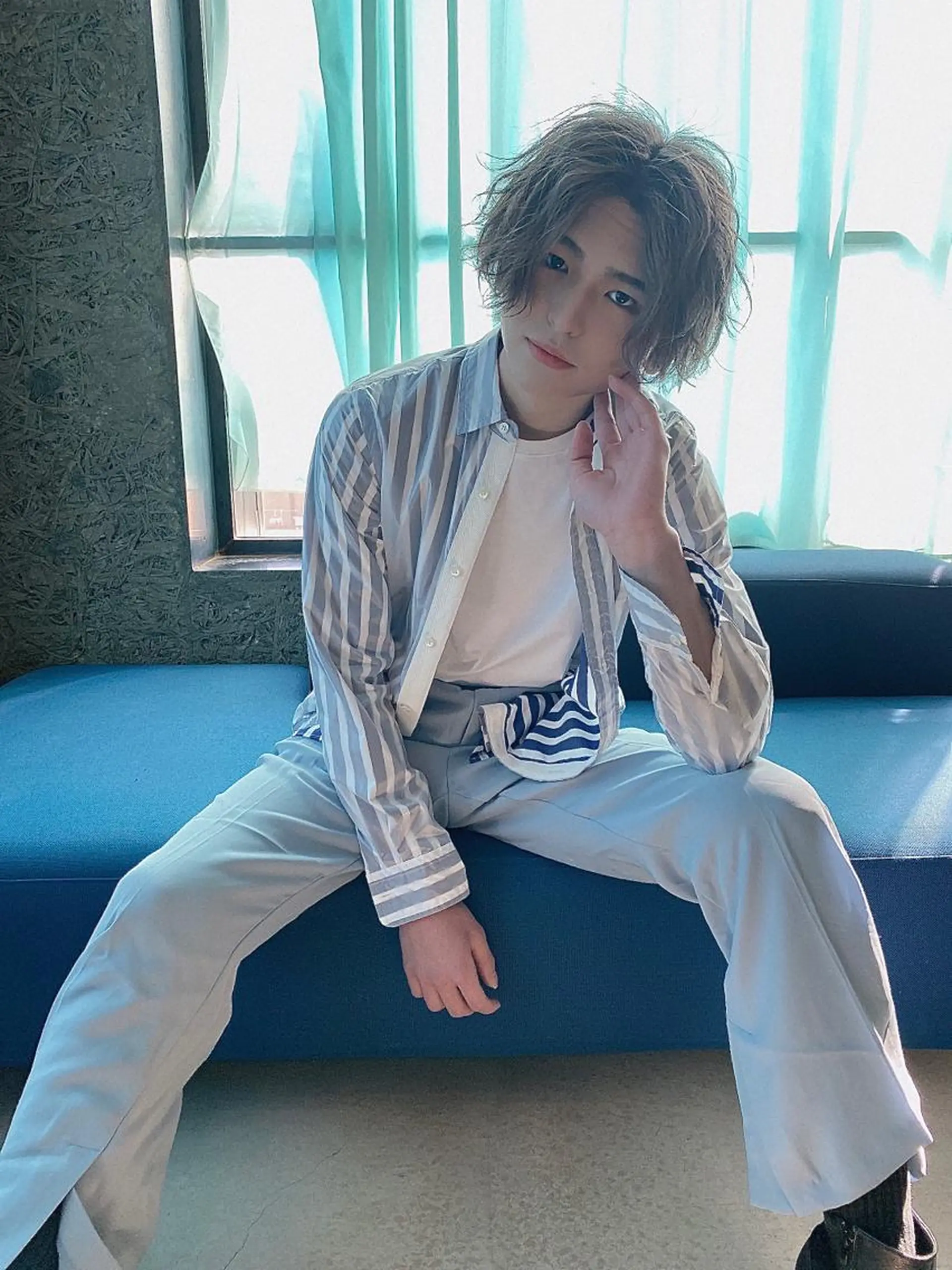 ミディアム カラー パーマ メンズ ミディアムパーマ センターパート メンズパーマ ツイストスパイラルパーマ メンズウルフカット メンズサロン【owl 心斎橋】難波/アメ村のヘアスタイル