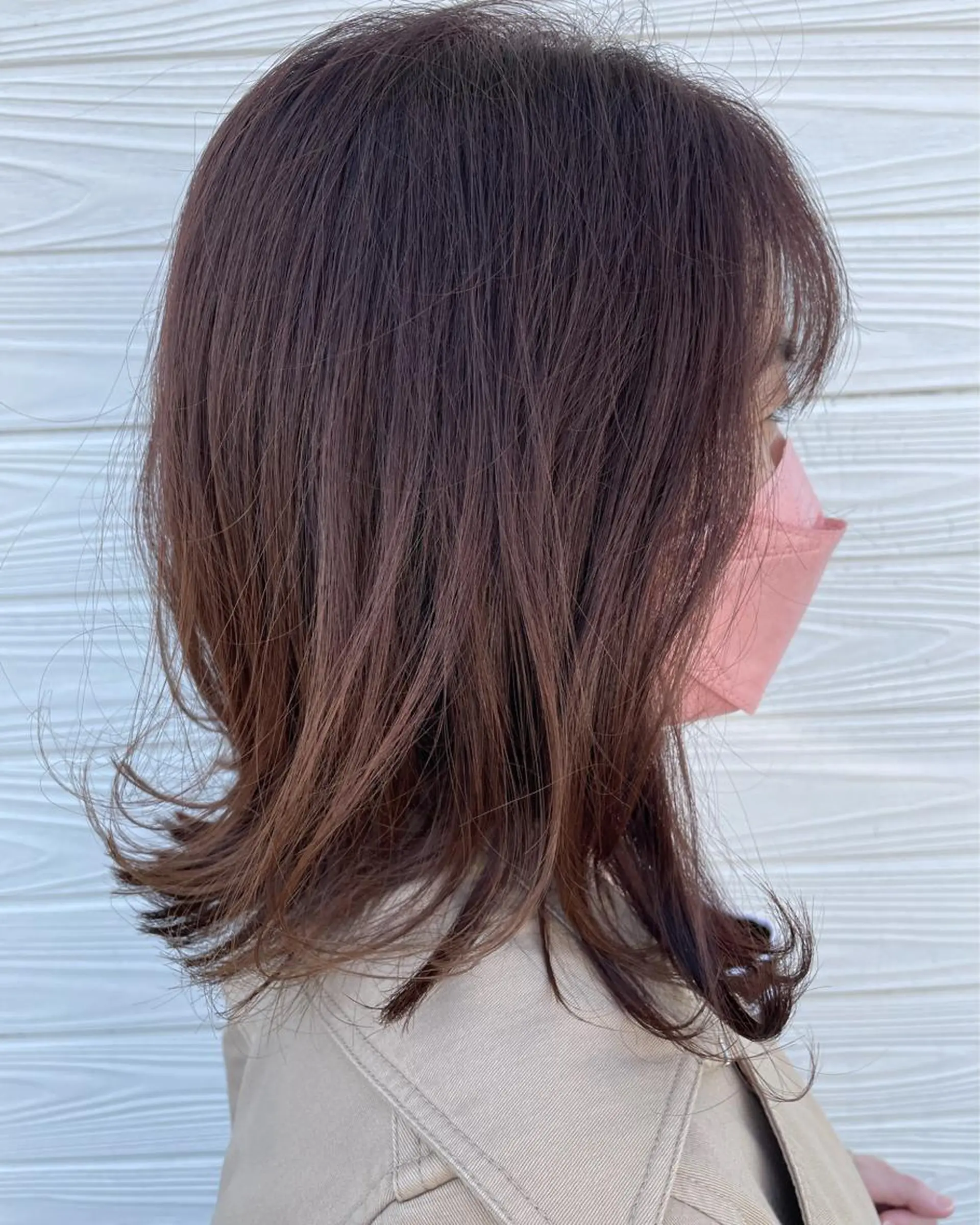 ミディアム レイヤーカット カット ヘアカラー トリートメント ビヨウシツトリコ よねたにみなのヘアスタイル