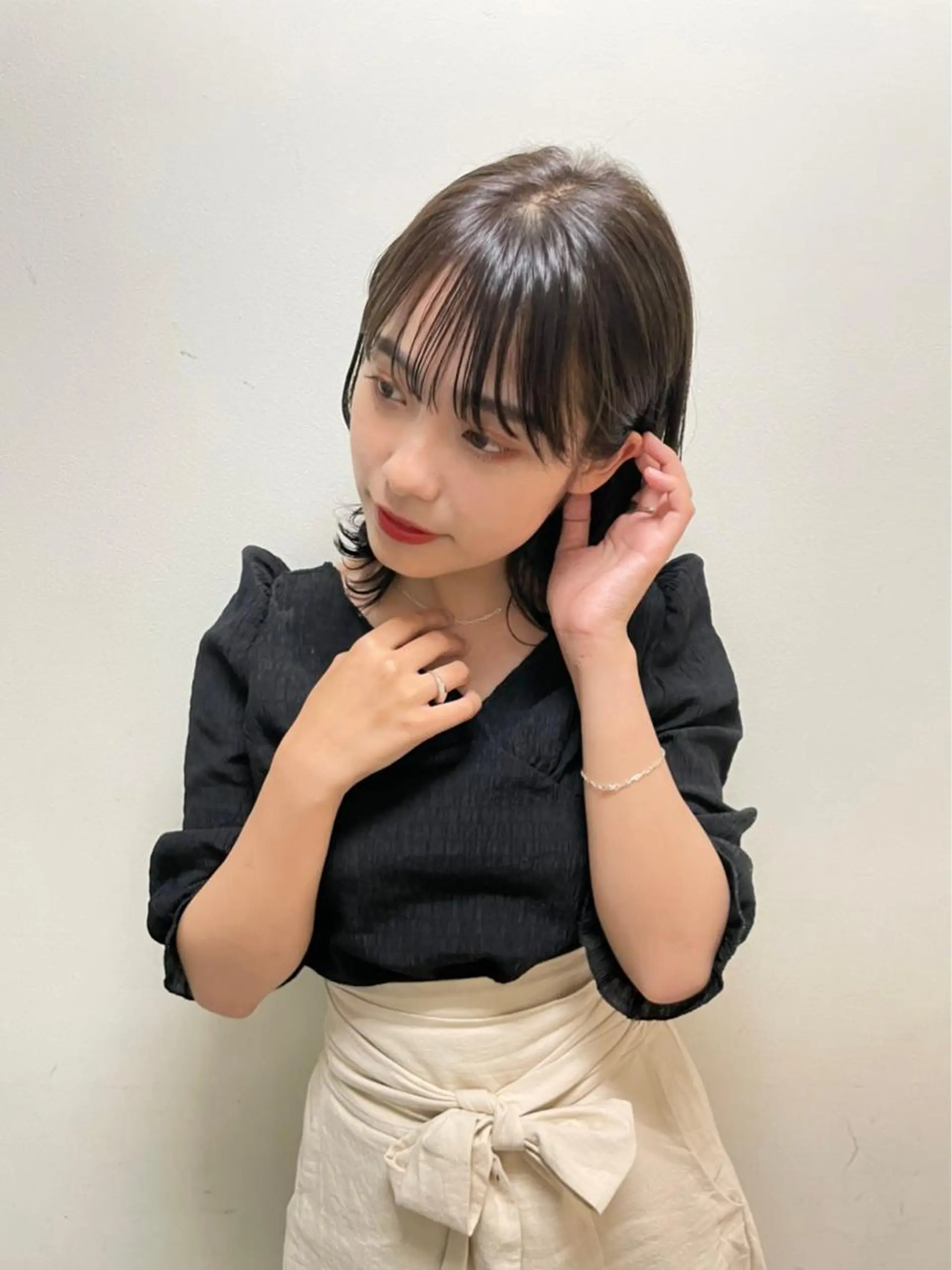 ミディアム カラー ヘアアレンジ アッシュ ミストバング ベージュカラー 黒髪 ブリーチ maoブリーチ無し 似合わせカラーのヘアスタイル