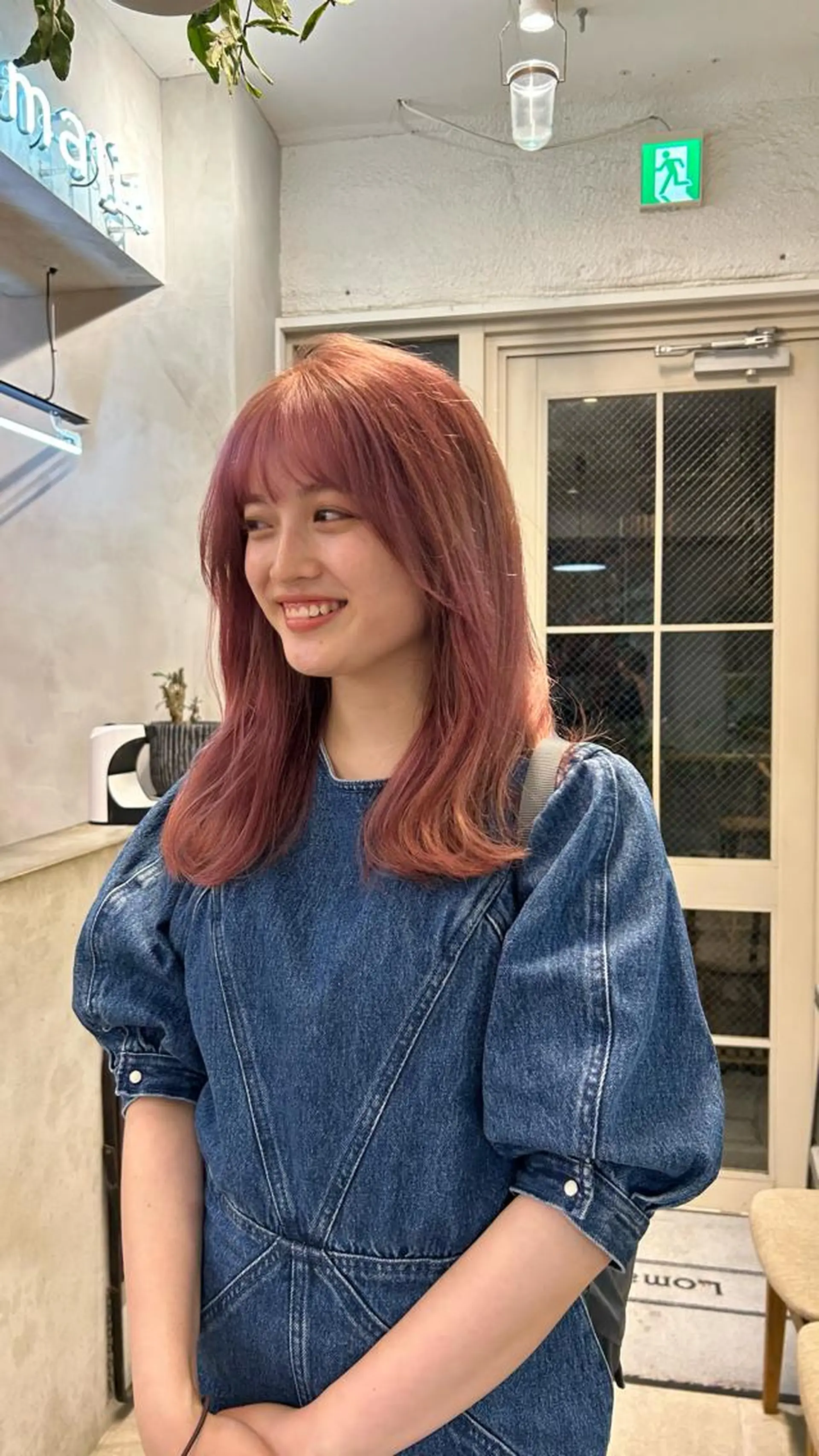 ミディアム カラー オレンジピンク ヘアカラー じゅわっと暖色カラー 🍊Moemiのヘアスタイル