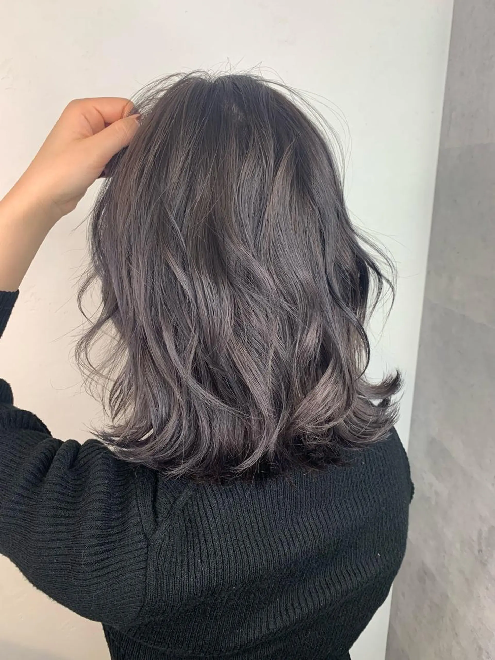 ミディアム カット ヘアカラー トリートメント ＿WHITE鳳店 アンダーバーホワイトのヘアスタイル