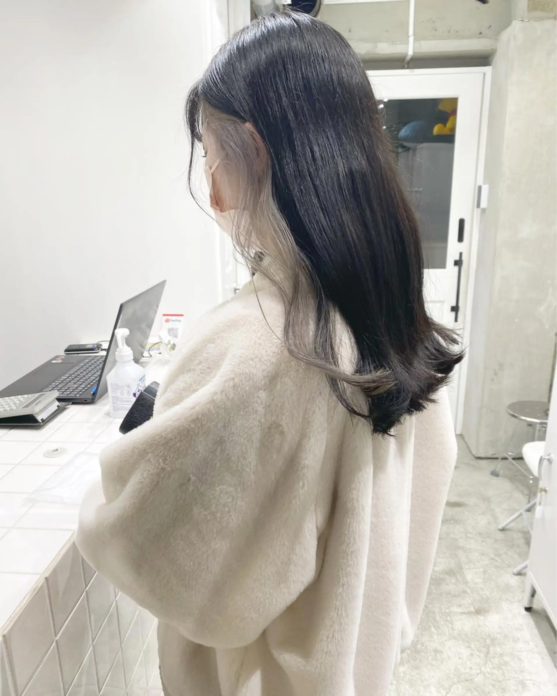 セミロング カラー メンズ 切りっぱなしボブ メンズブリーチ メンズハイトーン メンズインナーカラー メンズ韓国風 抜きっぱなしブロンド ササキカズマのヘアスタイル