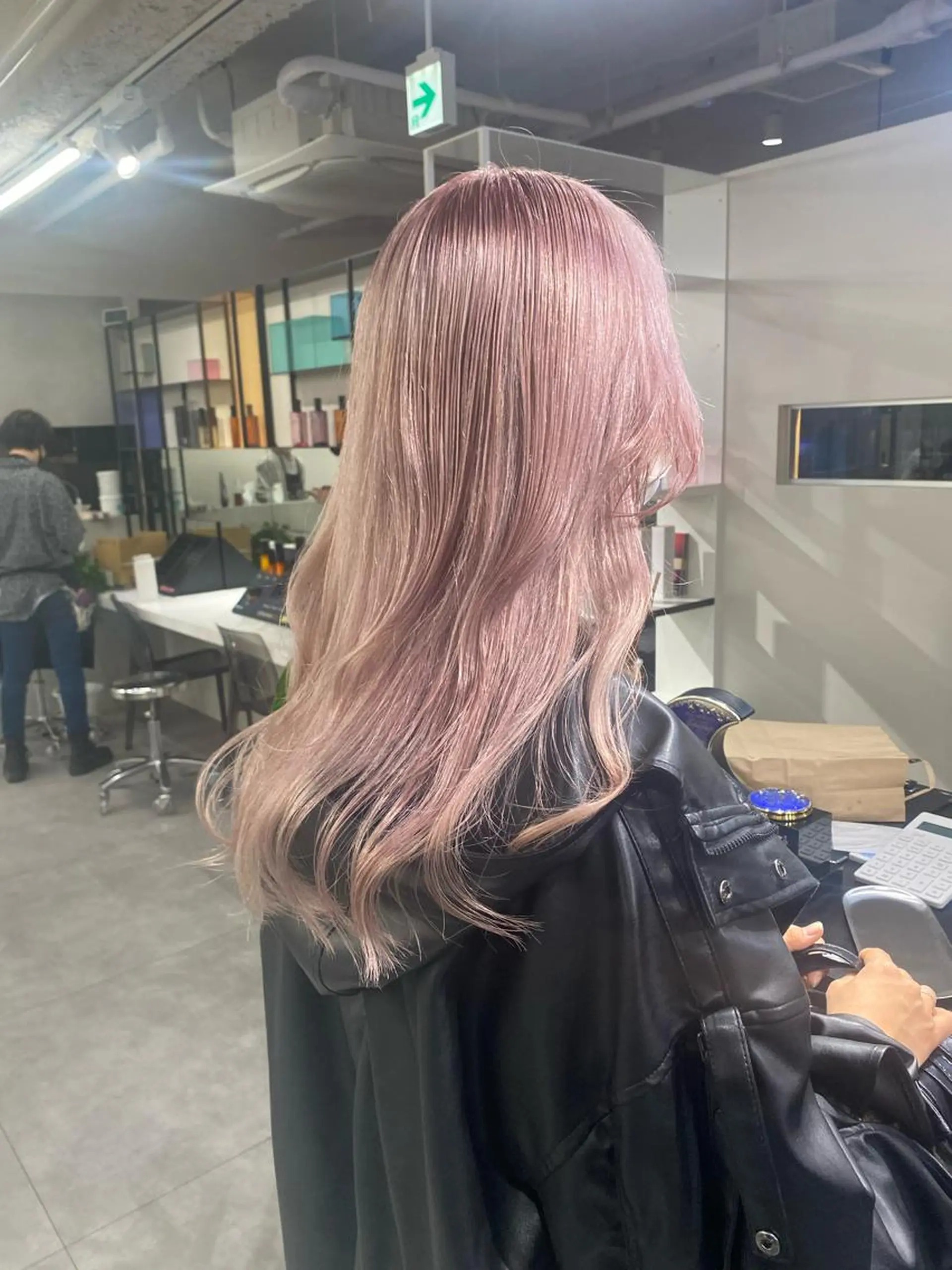 ロング レイヤー・ブリーチ kiyotoshiのヘアスタイル