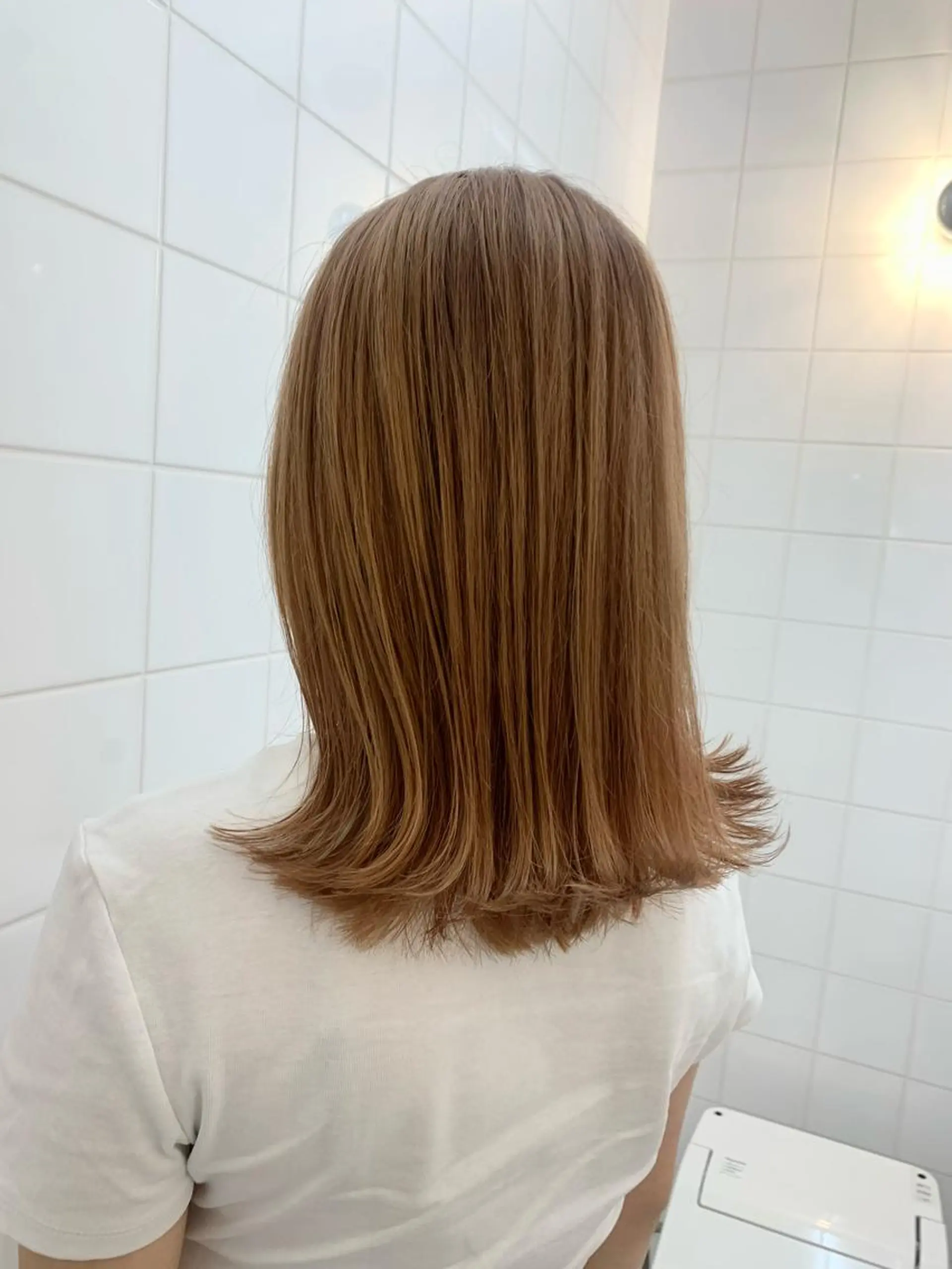 セミロング カラー ヘアアレンジ 🧨ブリーチー×ボブ レイヤー💎じゅえるのヘアスタイル