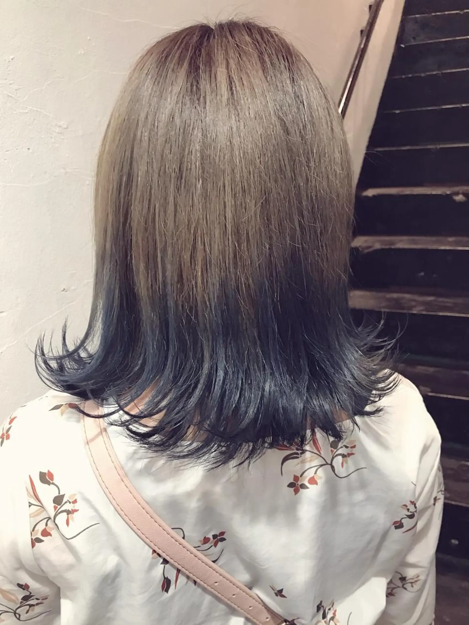 ミディアム アッシュ ツートーンカラー カット ヘアカラー トリートメント 山本 みきのヘアスタイル