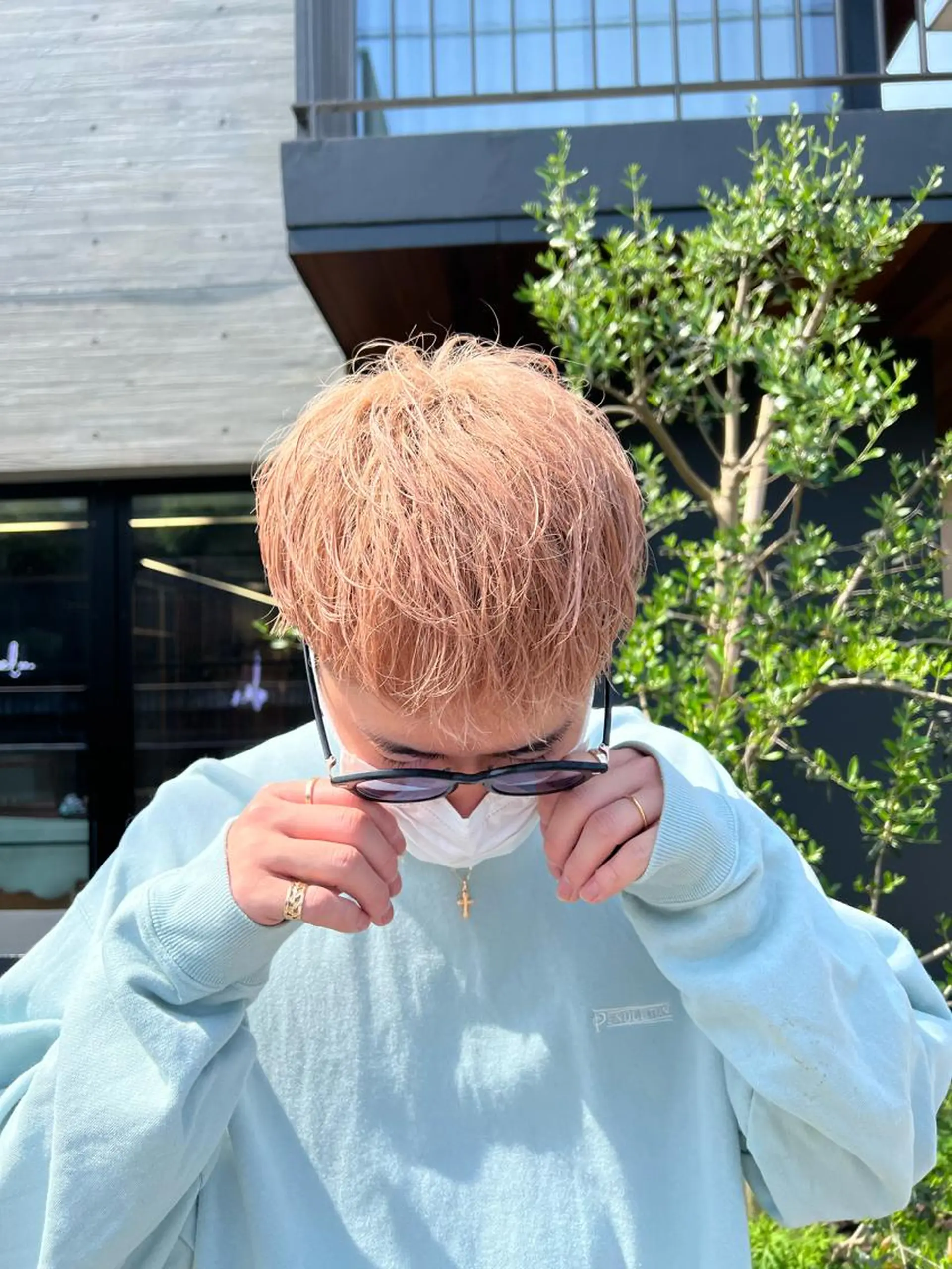 ショート カラー ベージュカラー ピンクカラー ピンクベージュ ケアブリーチ/ ハイトーン/牧野のヘアスタイル