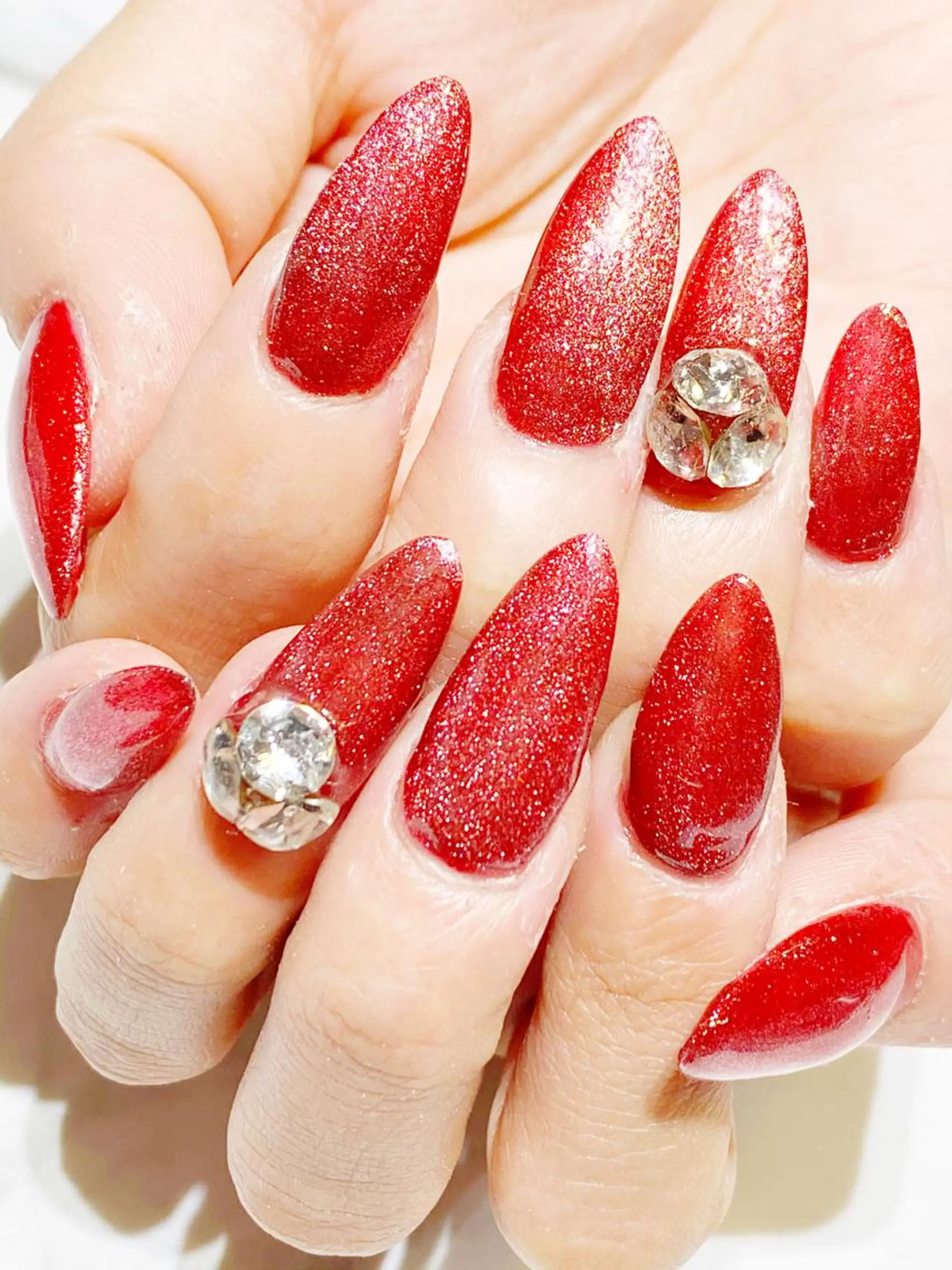 ネイル ストーンネイル YUN 💅のネイルデザイン