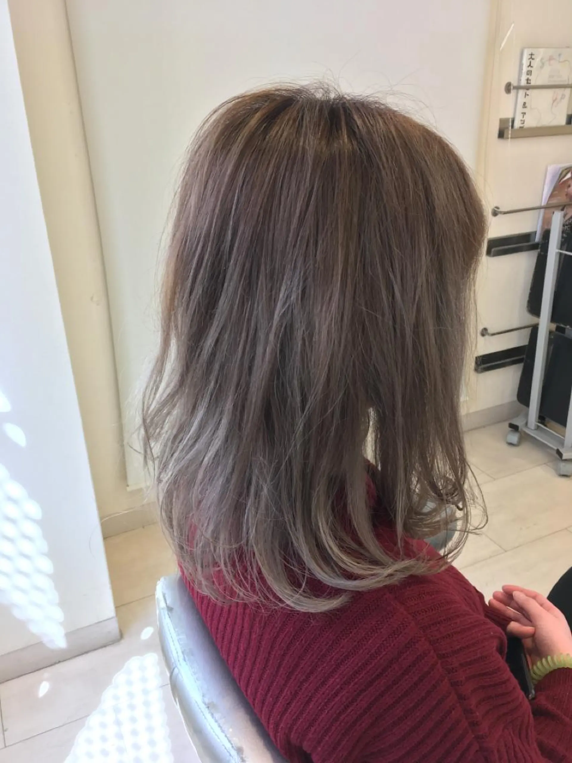 ミディアム カラー ブリーチ ケアブリーチ グレージュ 森島 雅之のヘアスタイル