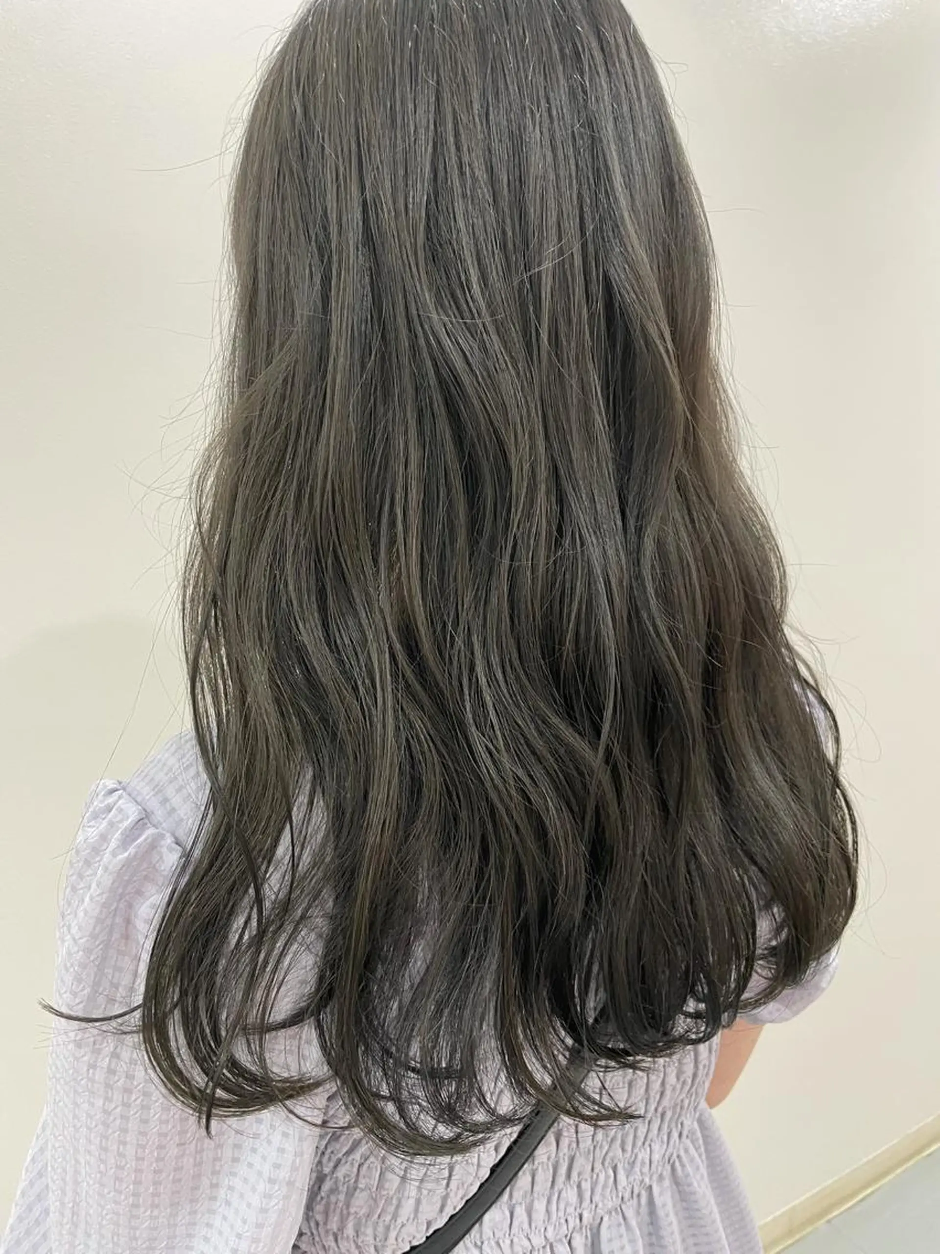 ロング カラー akane .のヘアスタイル