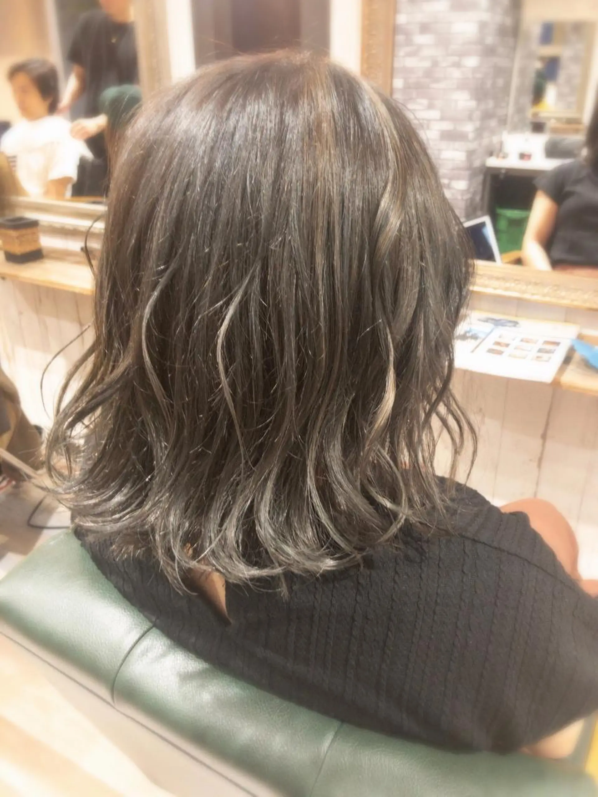 ミディアム カット ヘアカラー トリートメント 山崎 晃治のヘアスタイル