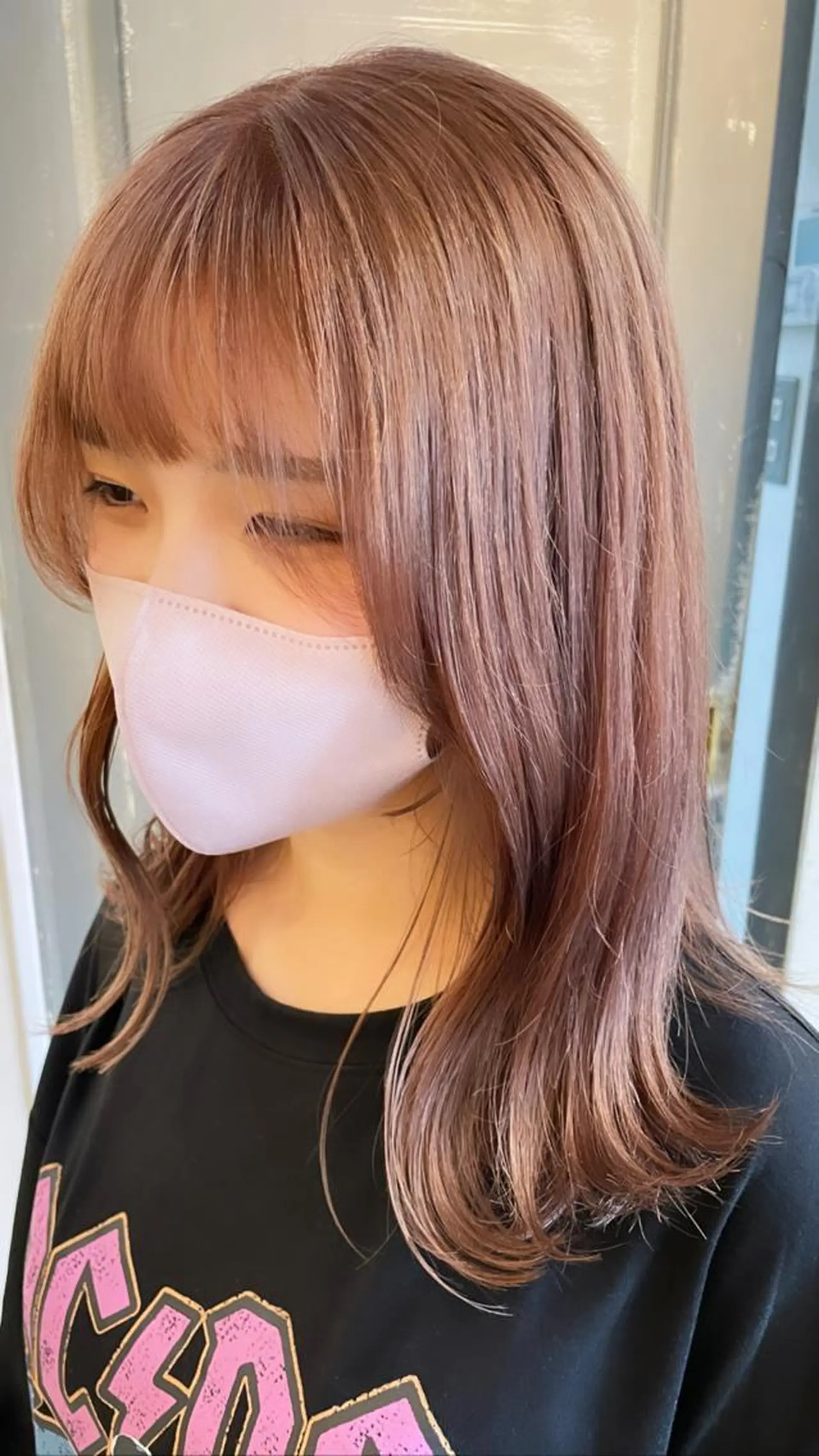 セミロング カラー ヘアアレンジ ベージュカラー ブリーチ ミルクティーベージュ ヘアカラー トリートメント REONA🪽✨ 日常に馴染む髪🫧のヘアスタイル