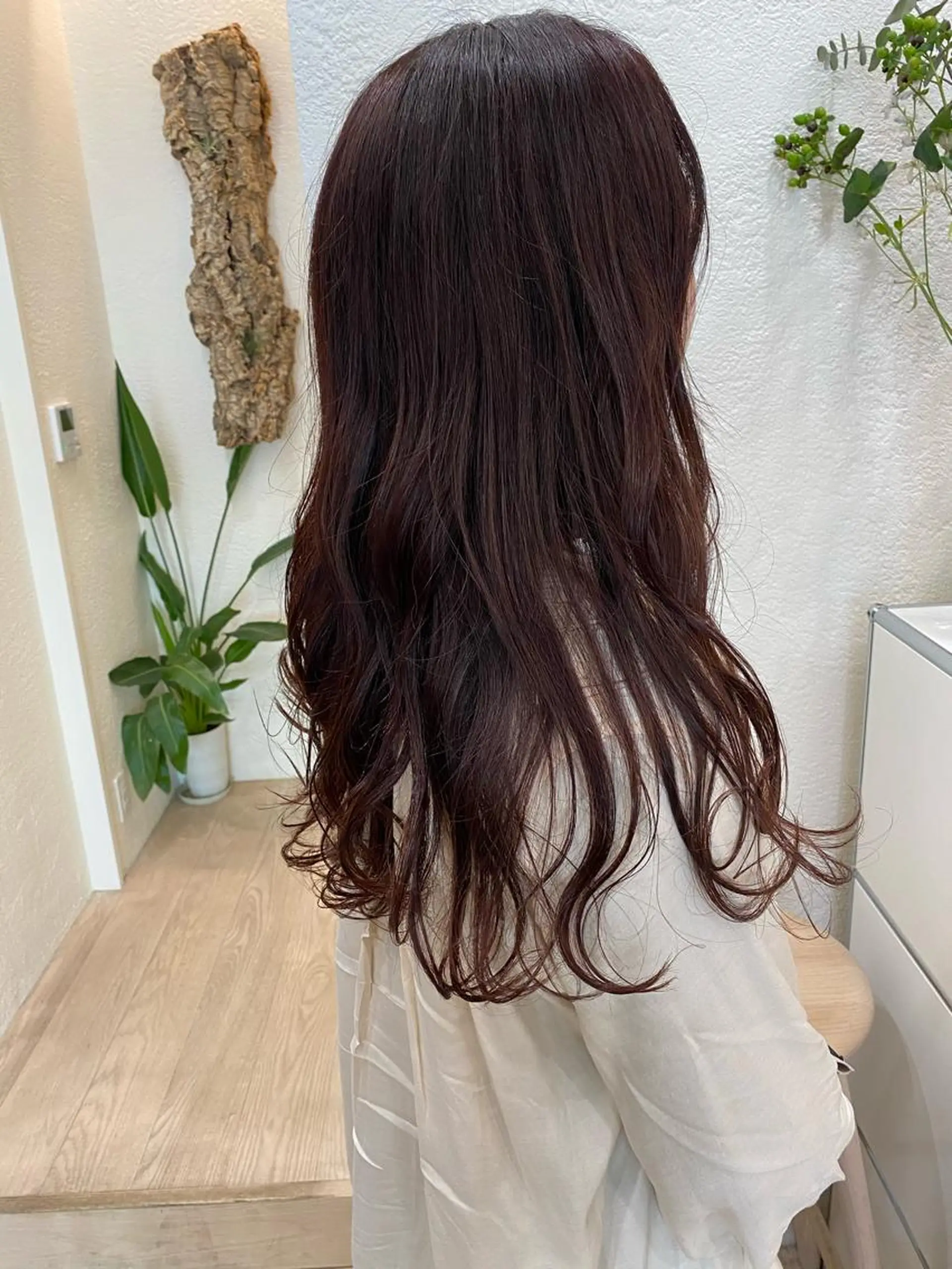 ロング カラー ブラウンカラー ピンクカラー ピンクブラウン YURI🐏脱縮毛× くせ毛活かすスタイルのヘアスタイル