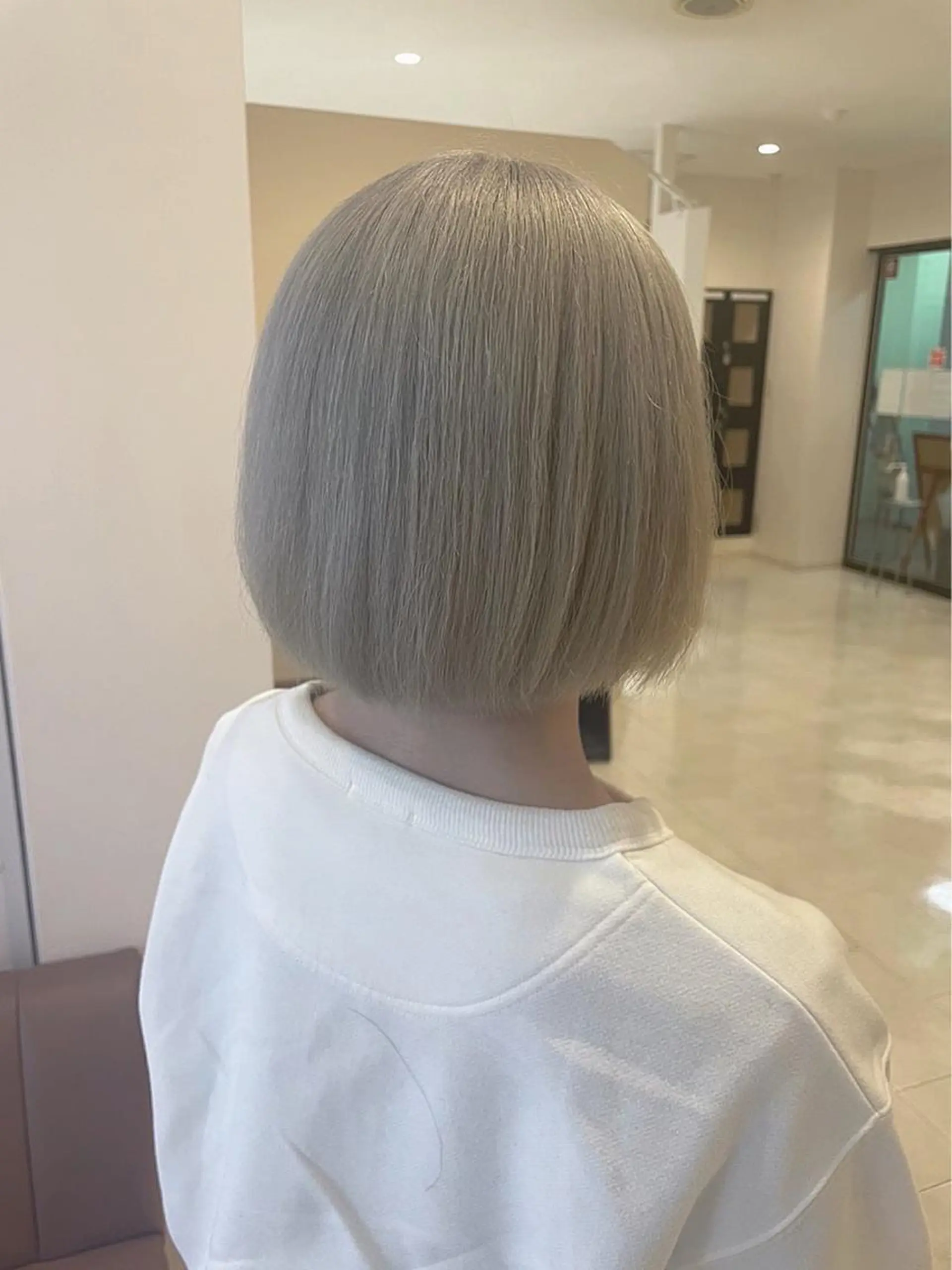 カラー ベージュカラー ホワイトベージュ ヘアカラー Chere rosso所属・✨頭身浴無料 -chere-金剛店のヘアスタイル