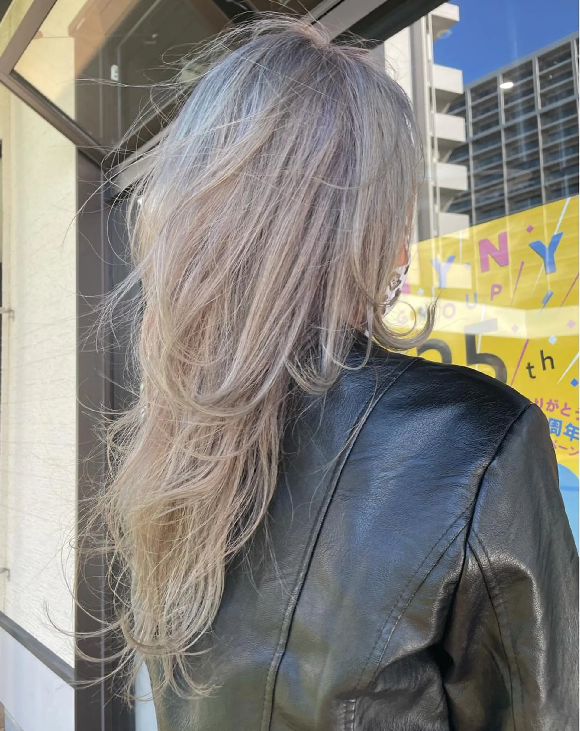 ロング カラー ベージュカラー ハイライトカラー シルバー シルバーベージュ ハイライト ヘアカラー トリートメント メンズヘア特化 崎田 成人のヘアスタイル