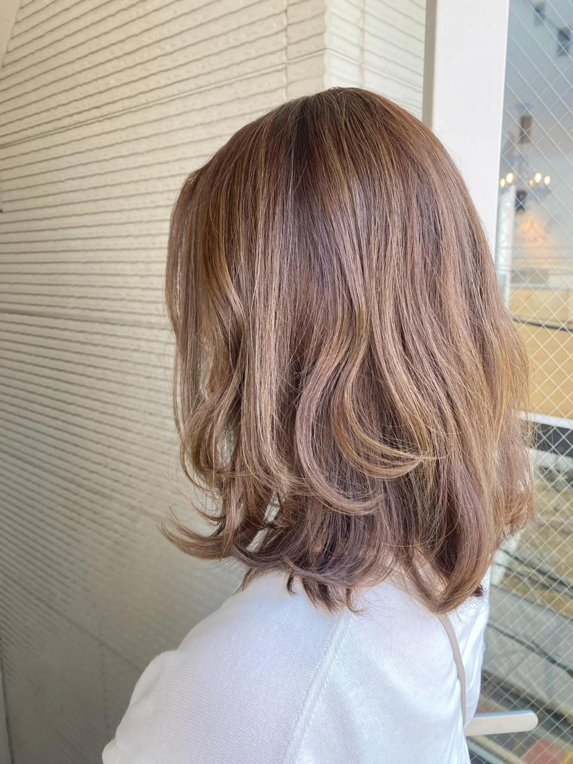 ミディアム カラー ハイライトカラー オリーブグレー ハイライト CIEN white所属・パーマモデル募集中 渥美翔人のヘアスタイル