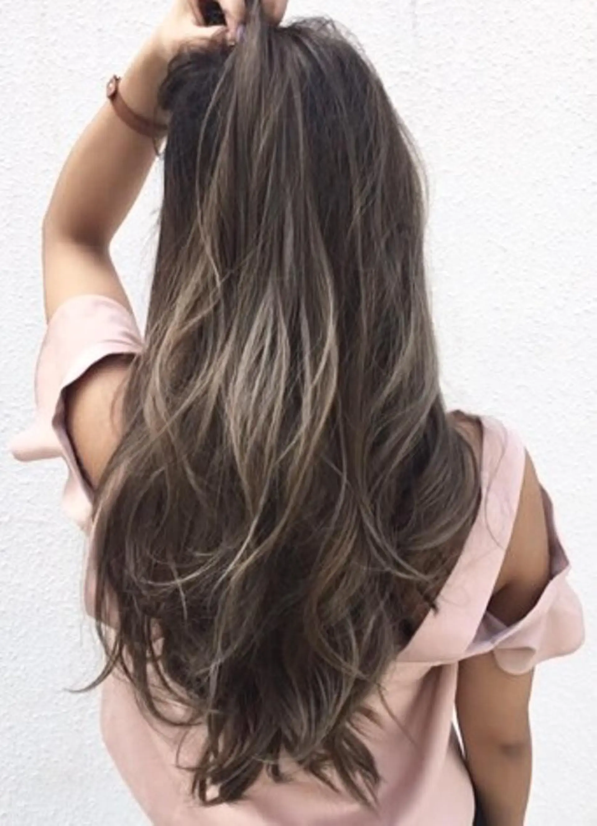 ロング カラー ヘアアレンジ アッシュ ベージュカラー グラデーションカラー ハイライトカラー 外国人風カラー ブリーチ＆カラーが 得意☀️望月宣雄☀️のヘアスタイル