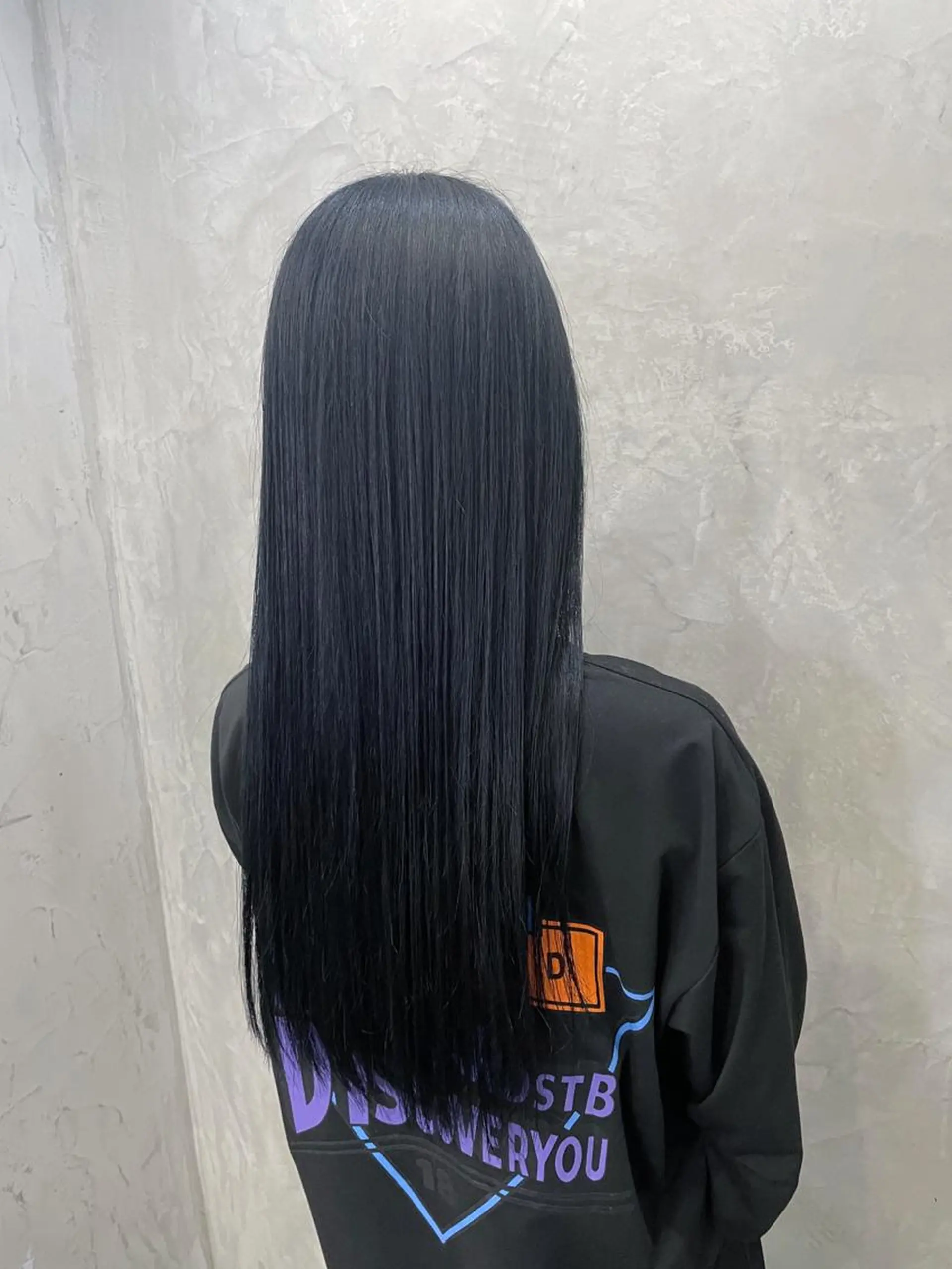 カラー 黒髪 ブルーカラー ブルーブラック パーマ MaisonHALU 松浦光咲のヘアスタイル