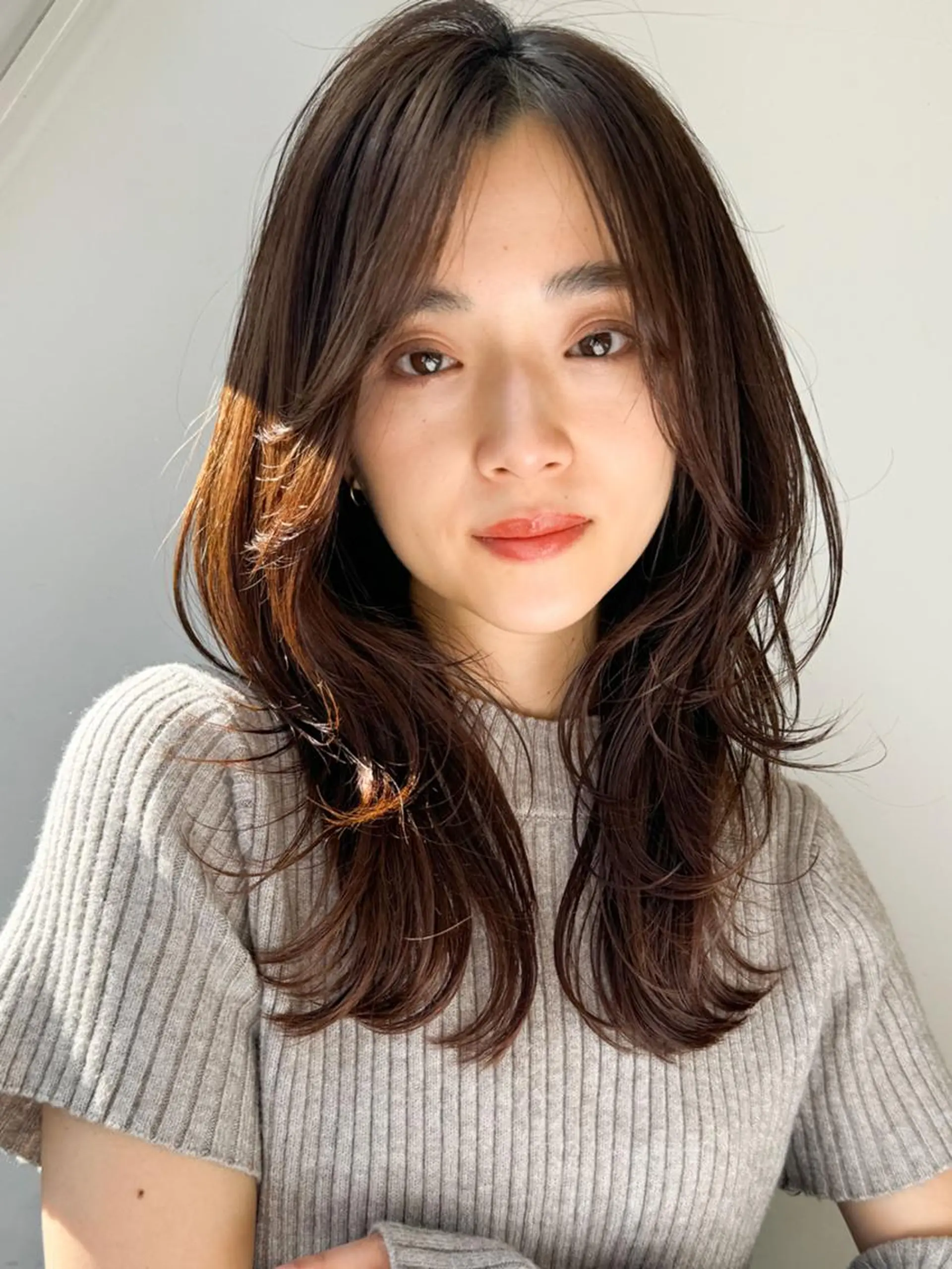 カラー ロング 透明感カラー🩶 韓国レイヤー🩶結華のヘアスタイル