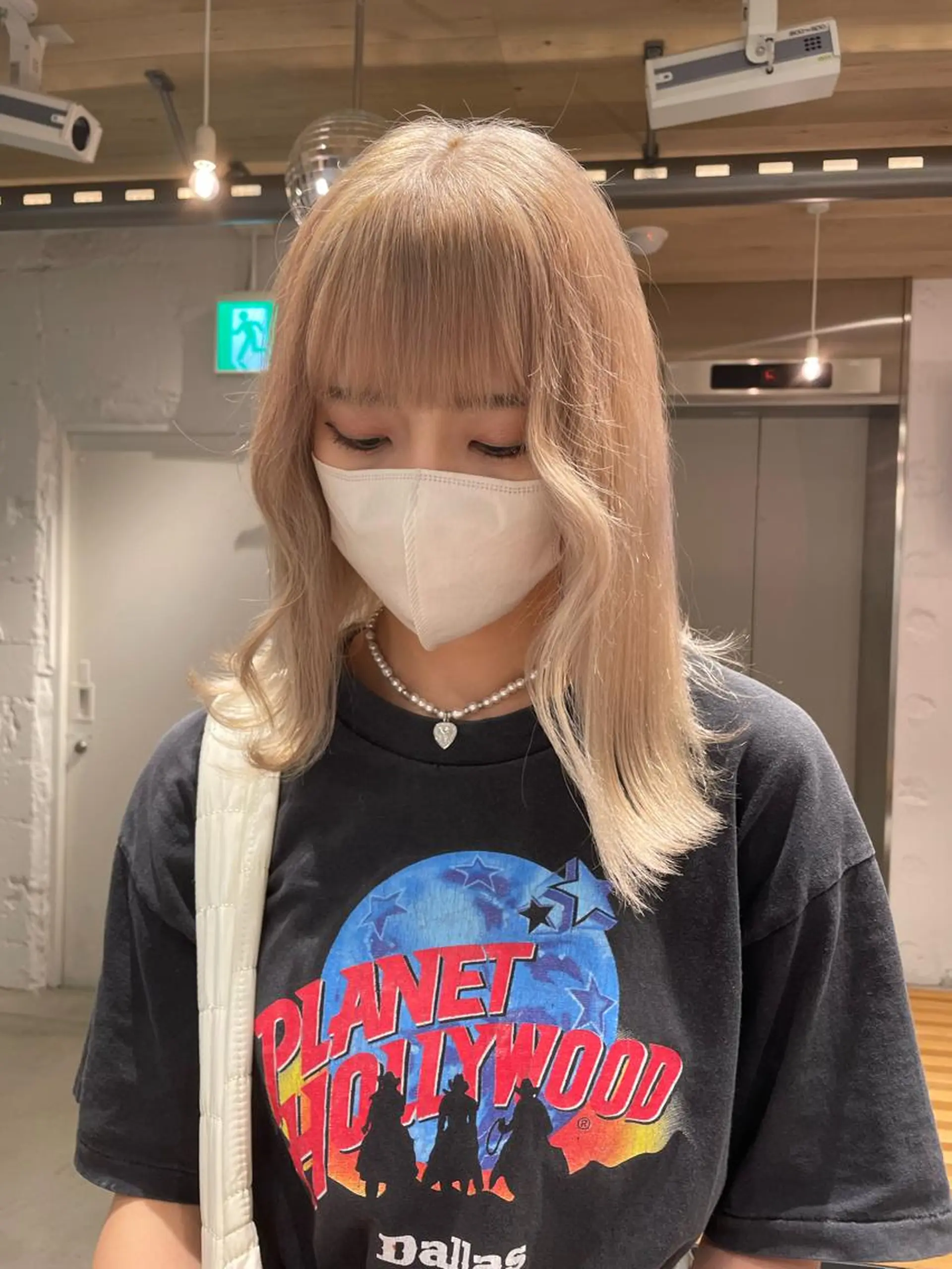 セミロング カラー 艶ハイトーン👑♡ NATSUKIのヘアスタイル