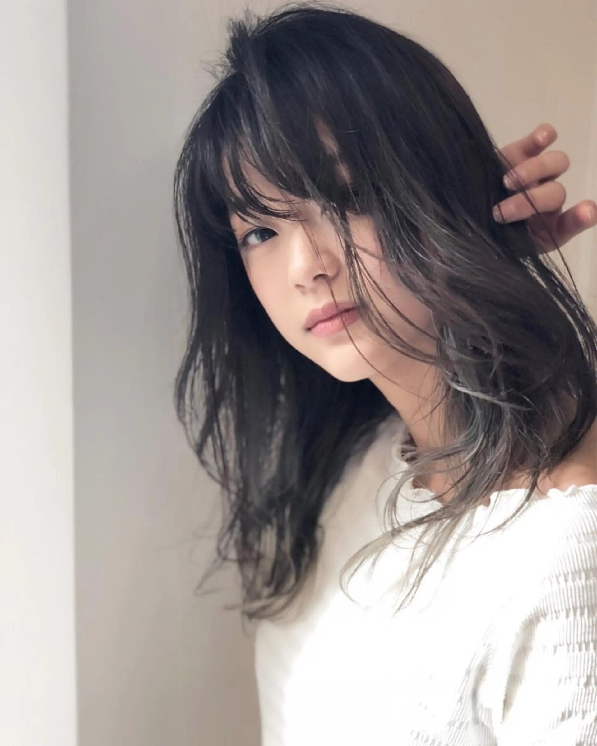 セミロング カラー ブリーチカラー🌈 石垣翔太のヘアスタイル