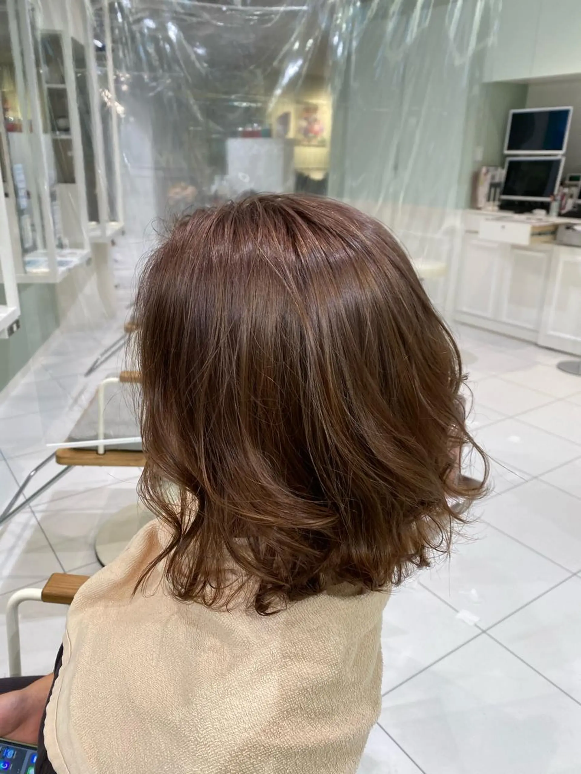 セミロング カラー カマチョ タイスのヘアスタイル