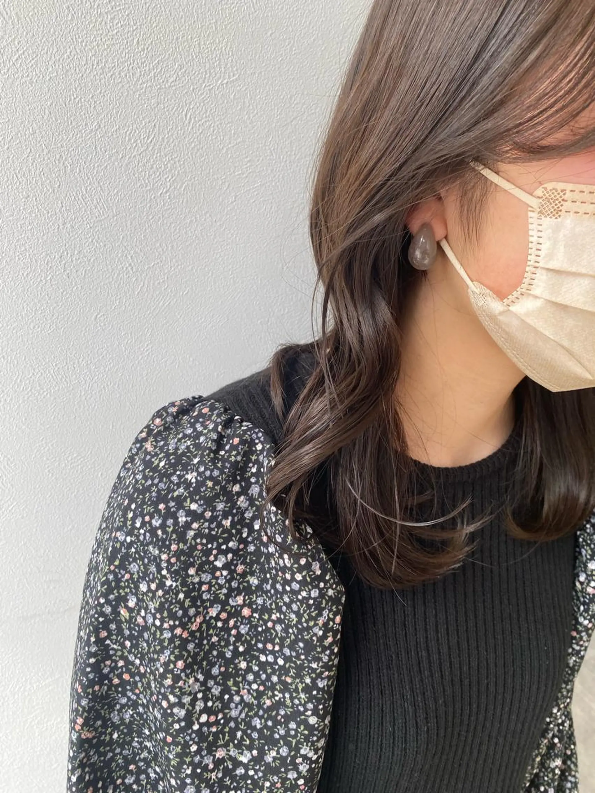 ミディアム カラー グレージュ オリーブグレージュ オリーブグレー くびれヘア 顔周りカット オスズ 🎀´-のヘアスタイル