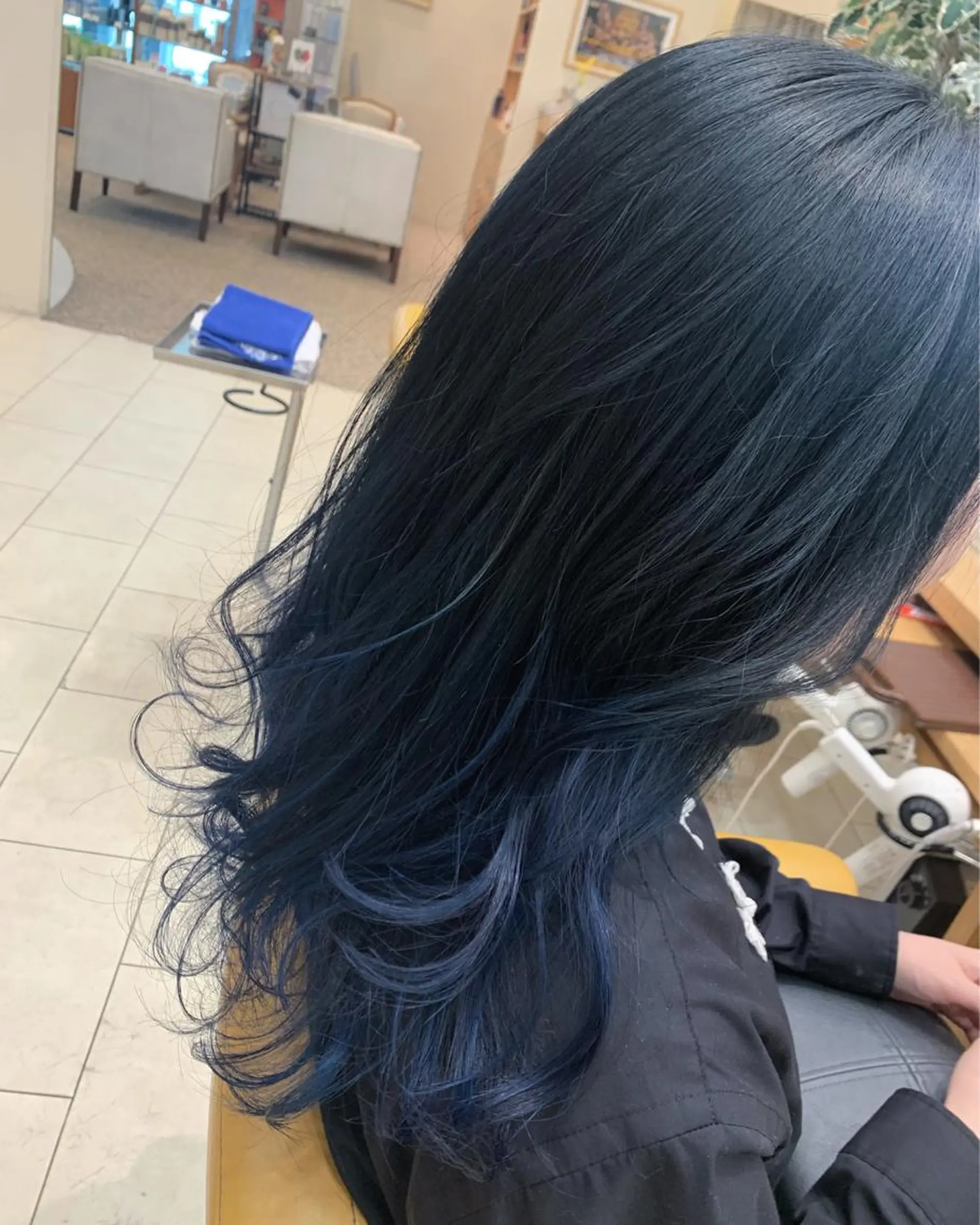 ロング カラー K. SUZUKAのヘアスタイル