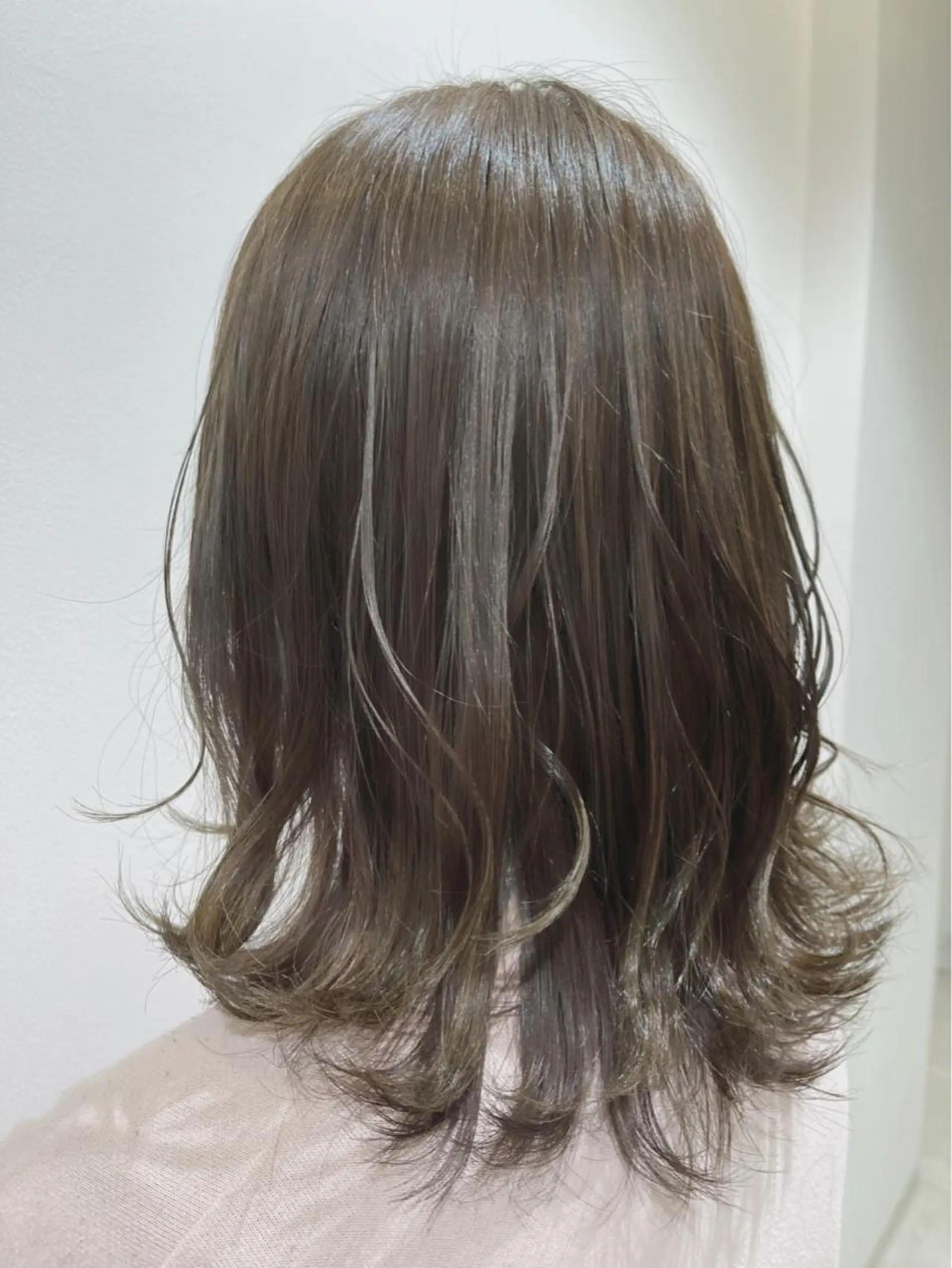 ミディアム カラー ベージュカラー 透明感カラー オリーブベージュ ヘアカラー トリートメント 由比藤理子 ブリーチカラー🌈のヘアスタイル