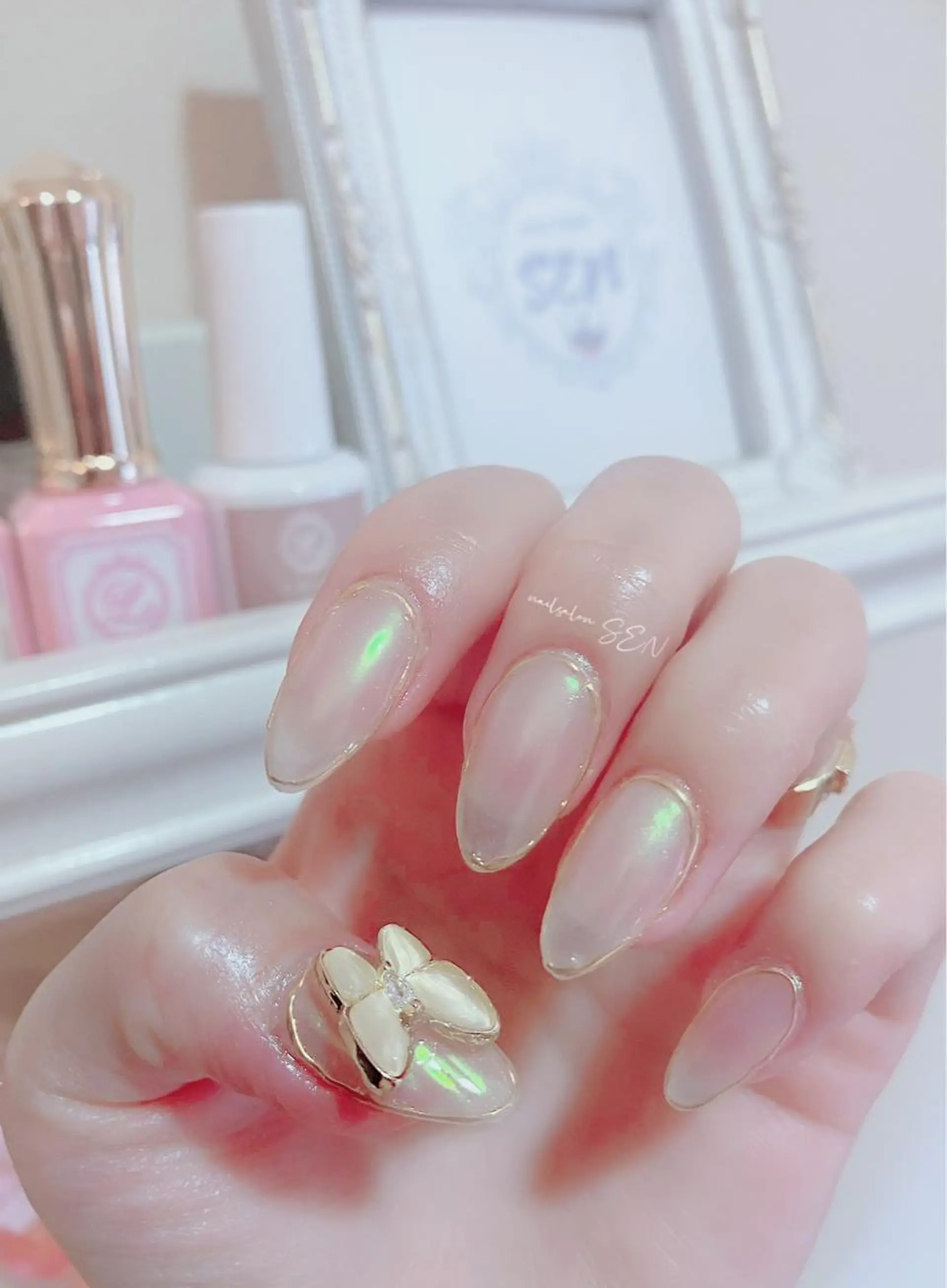 ネイル オーロラネイル ニュアンスネイル nailsalonsen所属・nail salon SENのネイルデザイン