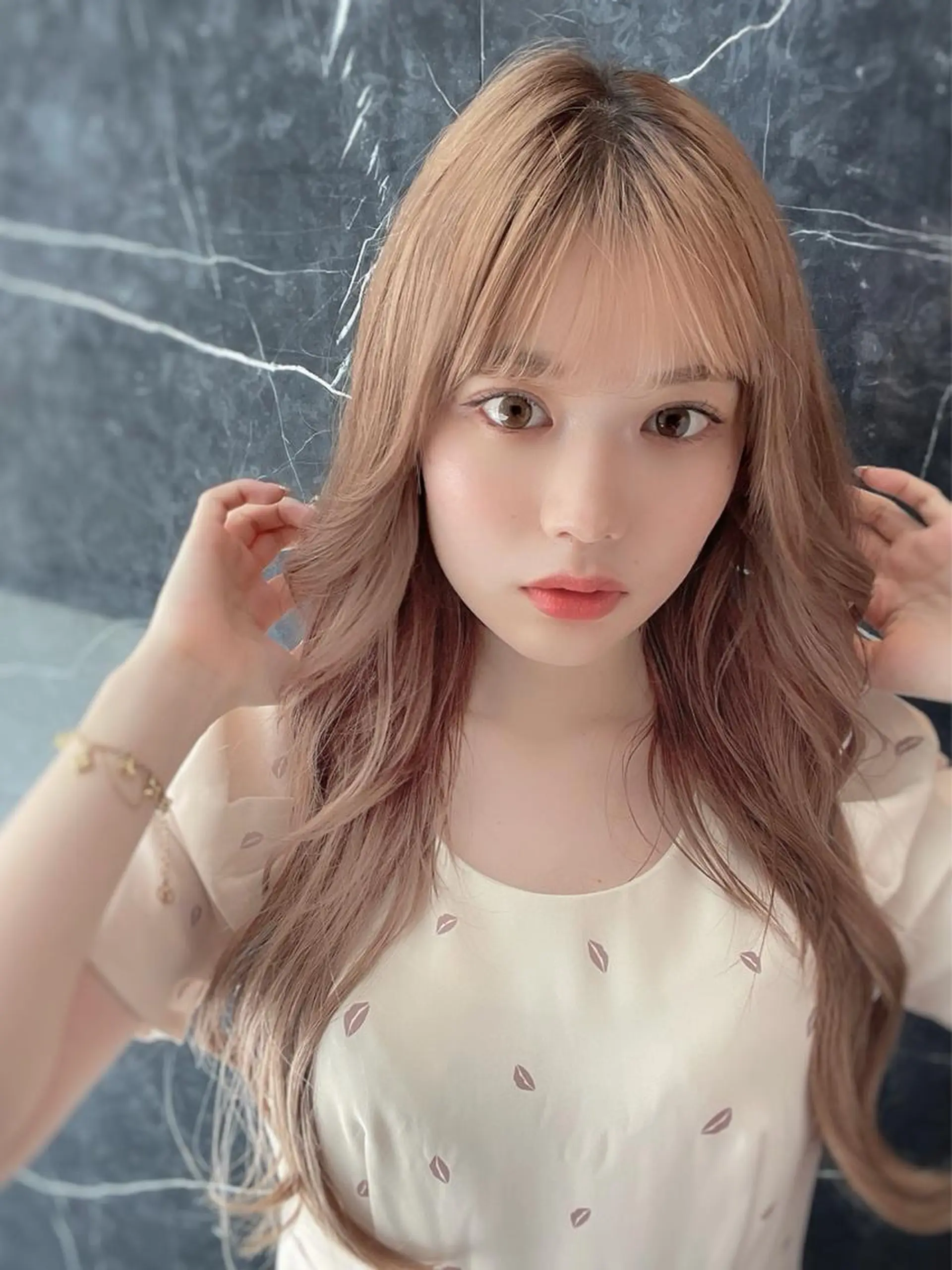 セミロング カラー アディクシーカラー ベージュカラー 透明感カラー イヤリングカラー グレージュ 顔周り特化/韓国ヘア /レイヤー/吉野幸大のヘアスタイル