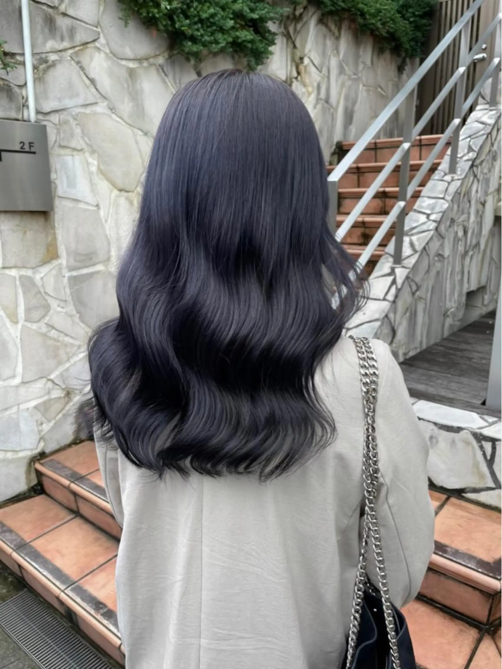 ロング カラー ヘアアレンジ アッシュ アッシュグレー アッシュグレージュ バレイヤージュ ミストバング ヘアカラー トリートメント 🌟🍒ハイトーン 韓国ヘア/ユウミのヘアスタイル