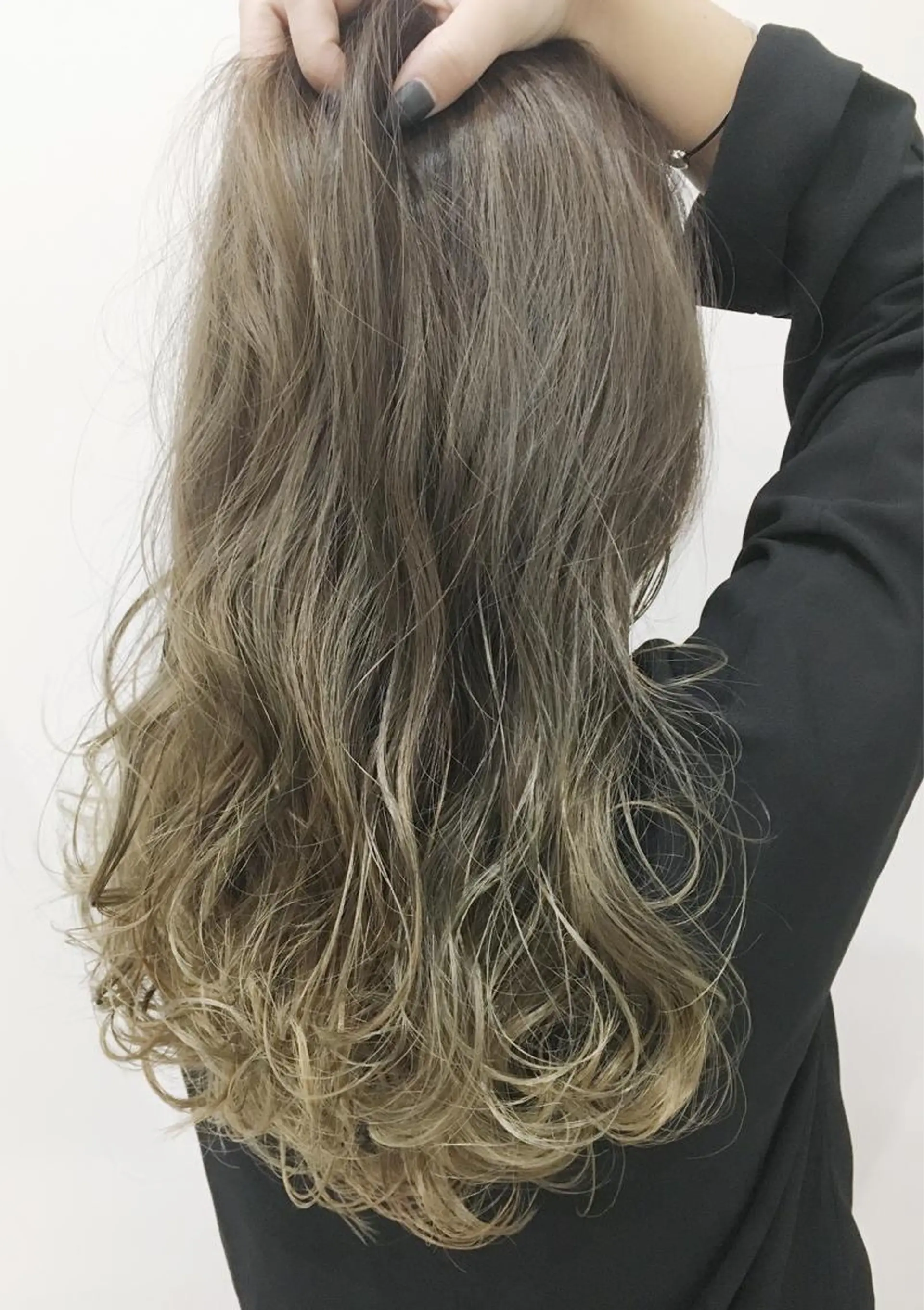 ロング カラー 透明感カラー ハイライトカラー ハイライト tipi 香椎・千早のヘアスタイル