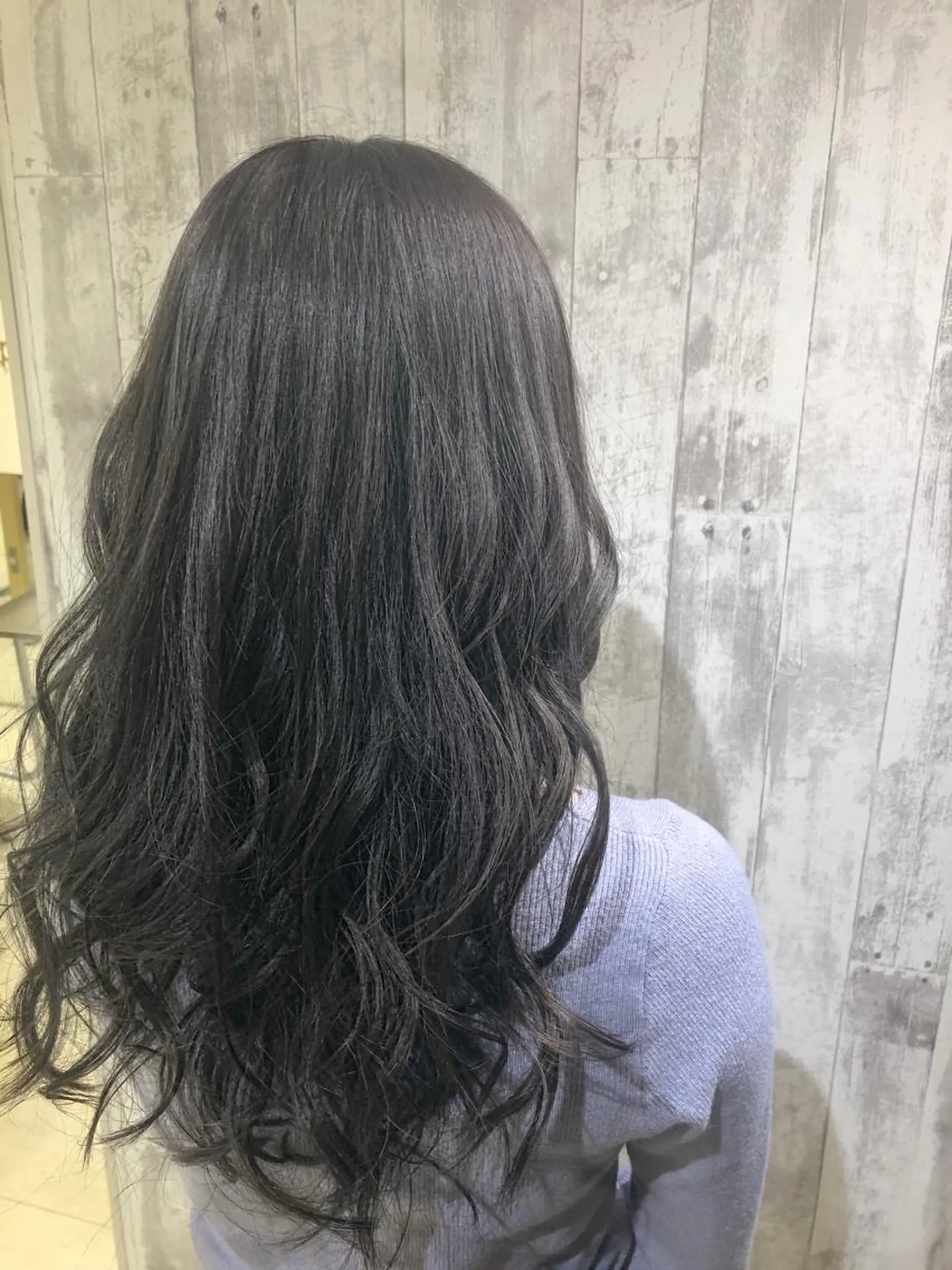 カラー アッシュ アッシュグレー アッシュグレージュ グレージュ Cuore 清尾 浩昭のヘアスタイル