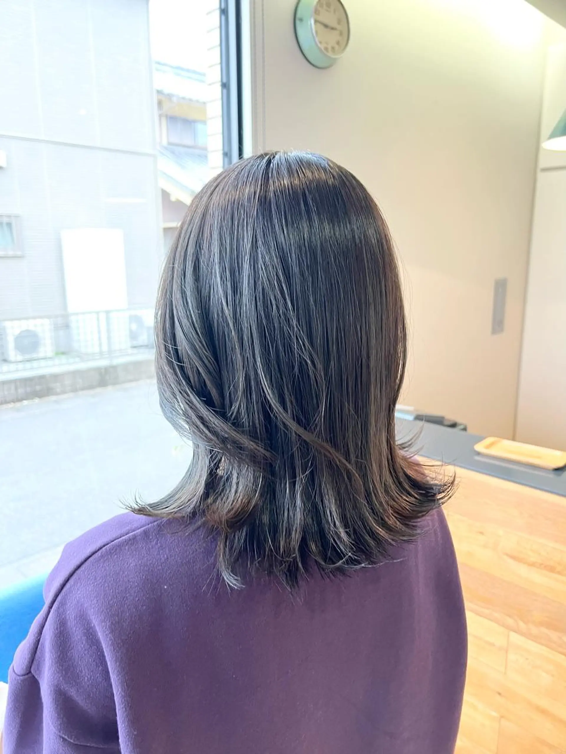 ミディアム カラー グレージュ カーキグレージュ ヘアカラー トリートメント 堀 望美のヘアスタイル
